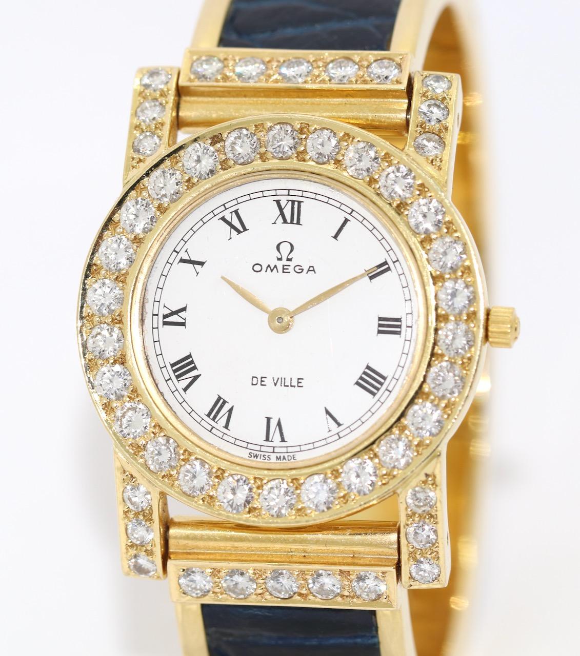 Omega De Ville Ladies Wrist Watch, 18 Karat Yellow Gold and 48 Diamonds In Good Condition For Sale In Berlin, DE