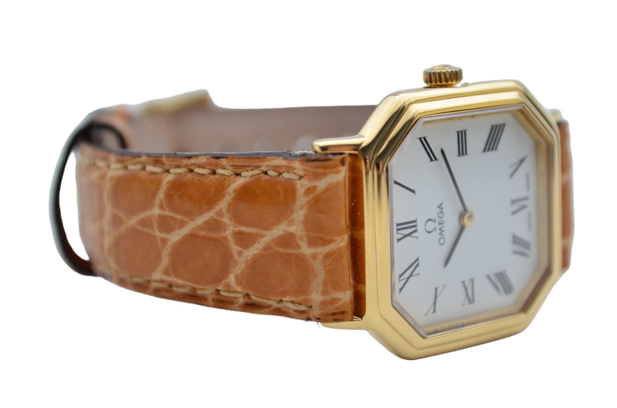 Omega De Ville Mechanical Vintage 18K Yellow Gold 25x25mm Ref: 1110 In Excellent Condition In București, București