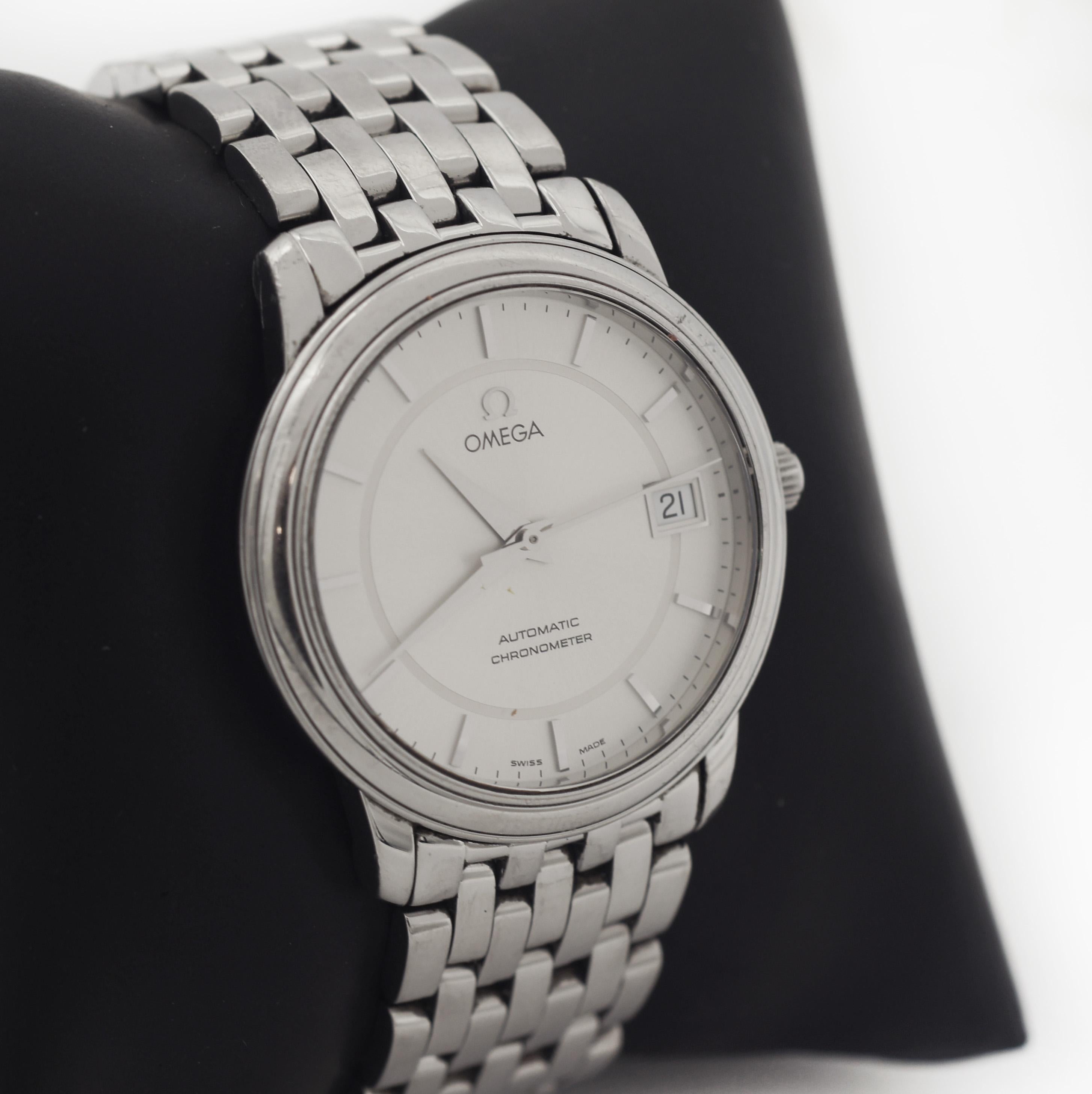 OMEGA
Omega De Ville Prestige
Stainless Steel Case and Bracelet
Approx. 35mm Case
Fixed Bezel
Sapphire crystal
Silver Dial with Silver markers and Hour, minute and second hands
Date window at 3 o'clock
Self Winding (Automatic) Movement
Swiss