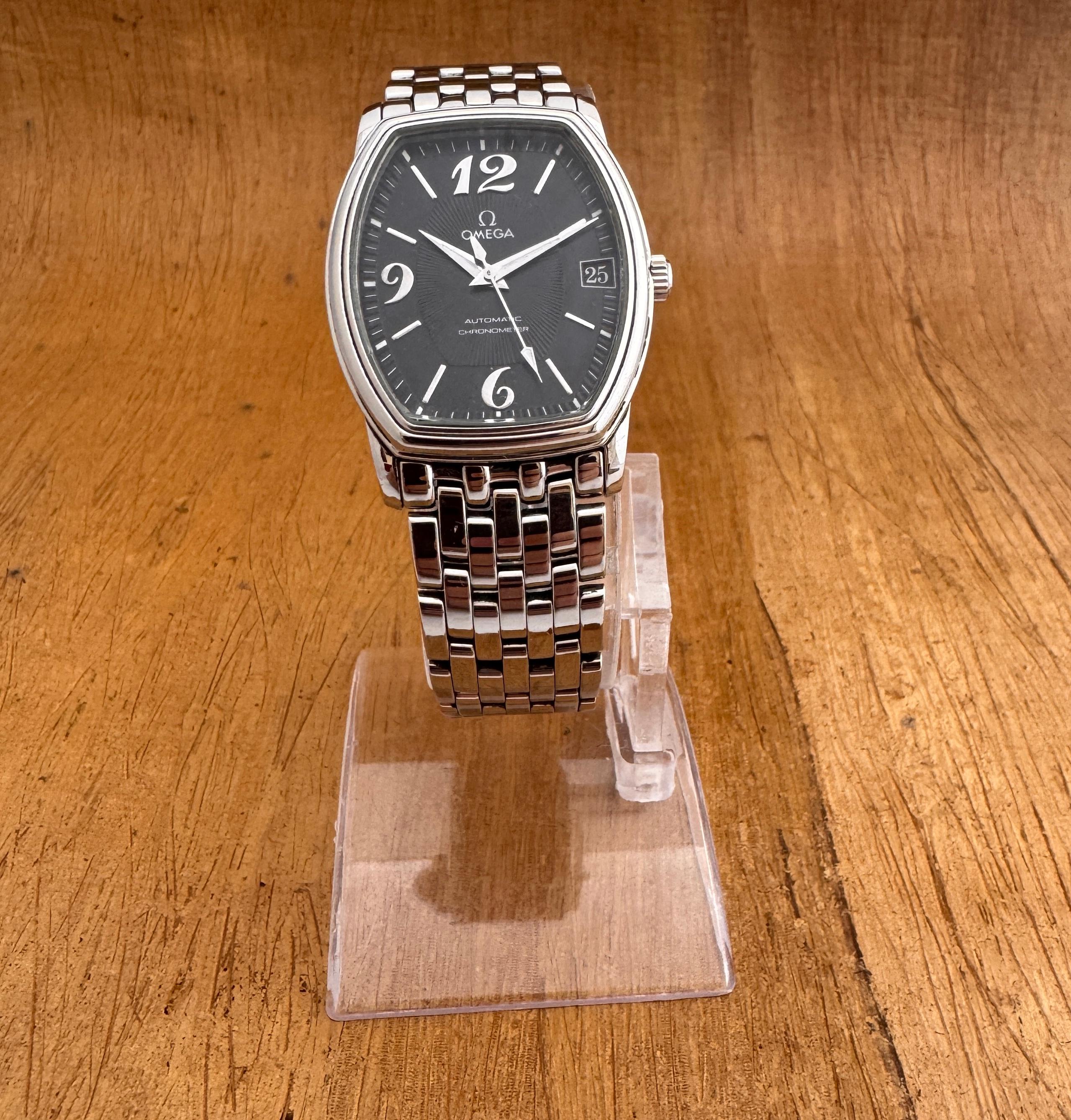  Descrizione
Marchio: Omega

Model: De Ville Prestige

Numero di riferimento: 1681220

Paese di produzione: Svizzera

Movimento: Automatico

Materiale della cassa: Acciaio inossidabile

Misure : Larghezza della cassa: 31 mm. (senza corona)

Tipo di
