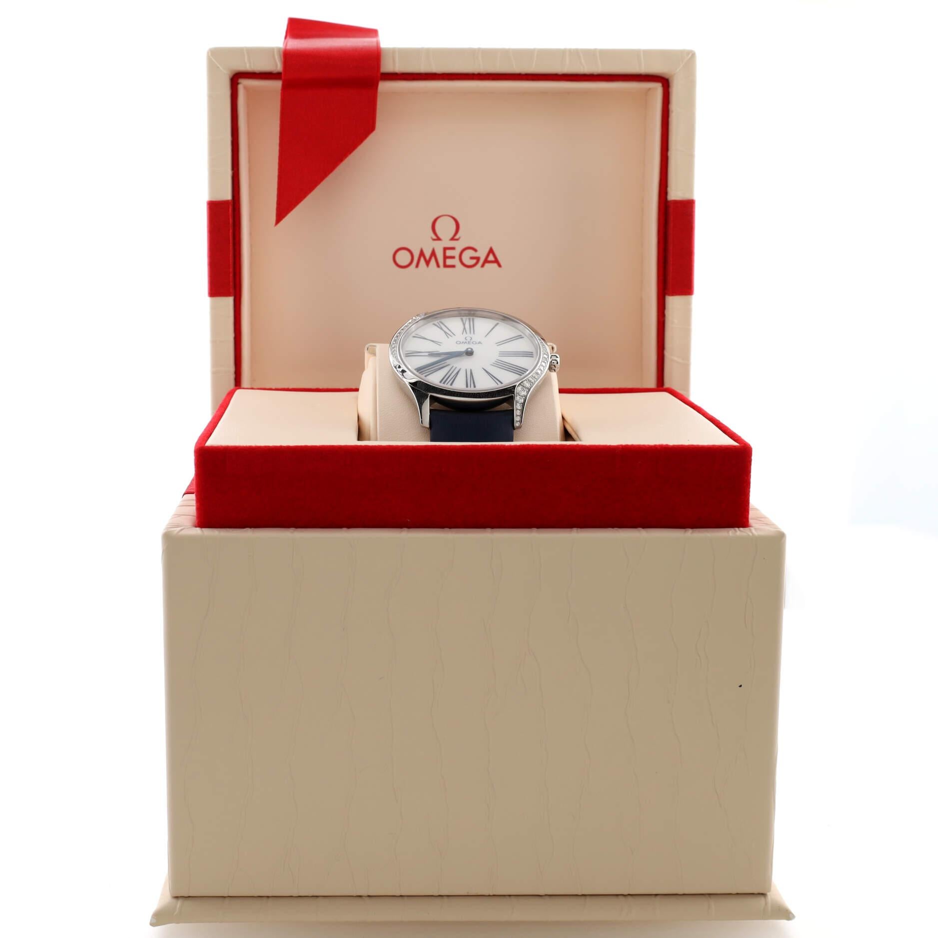 Zustand: Gut. Leichte Abnutzung.
Zubehör: Gebrauchsanweisung, Echtheitskarte, Garantiekarte - datiert, Box
Abmessungen: Größe/Breite des Gehäuses: 36 mm, Höhe der Uhr: 9 mm, Breite des Bandes: 18 mm, Umfang des Handgelenks: 6.25