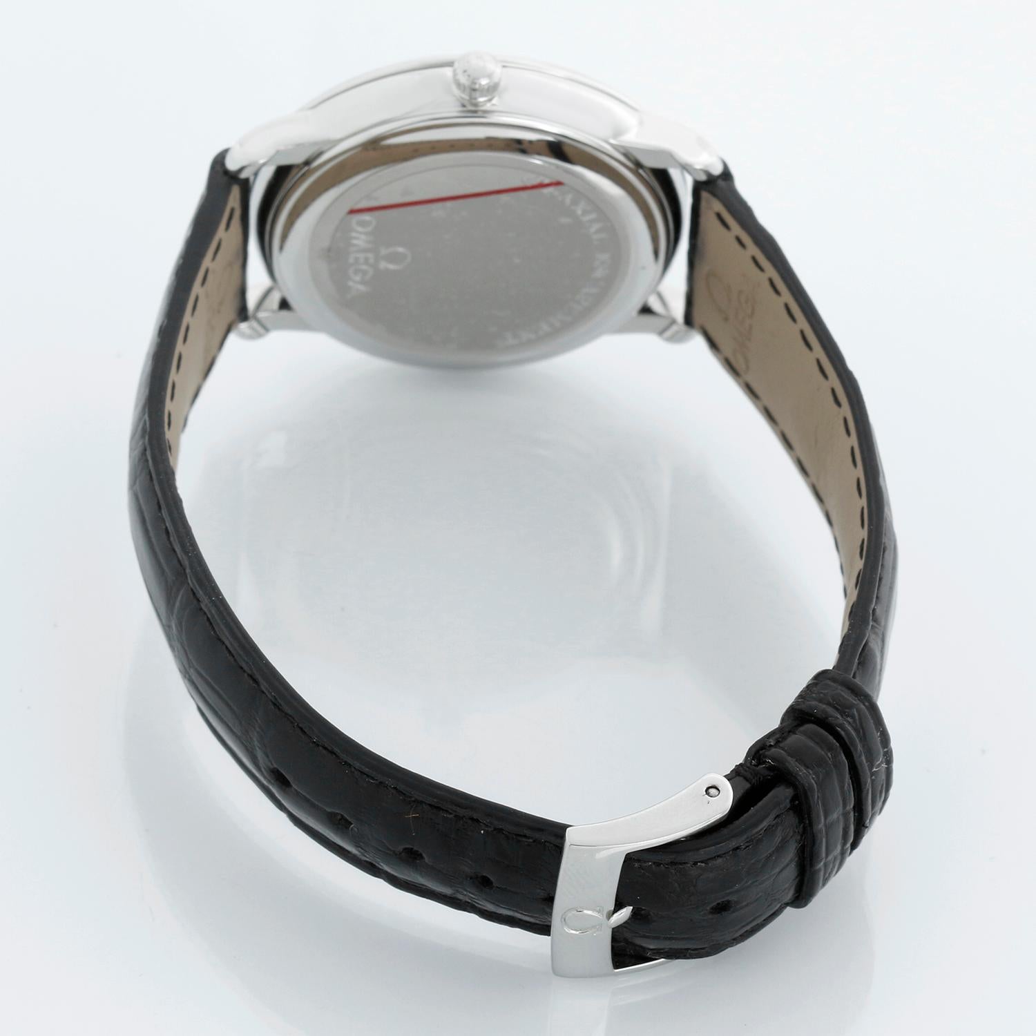 Orologio Omega DeVille Prestige da uomo in acciaio inossidabile 48753101 - Carica automatica. Cassa in acciaio (36,5 mm). Quadrante argentato con numeri romani. Data a ore 3. Cinturino Omega con fibbia Omega in acciaio. Usato con scatola Omega,