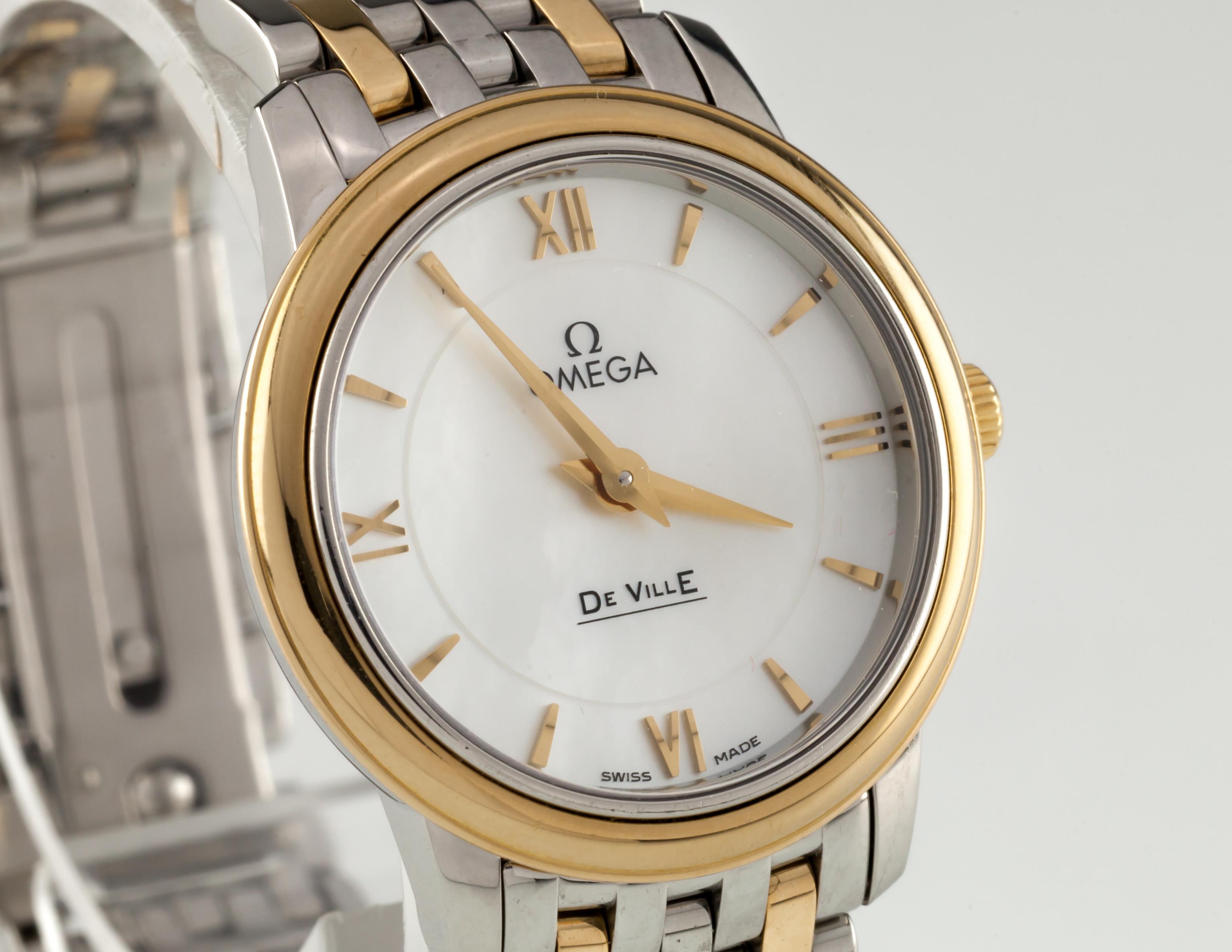 Omega Montre pour femme DeVille Prestige en quartz bicolore avec pochette et papiers, avec montre et cadran Excellent état - En vente à Sherman Oaks, CA