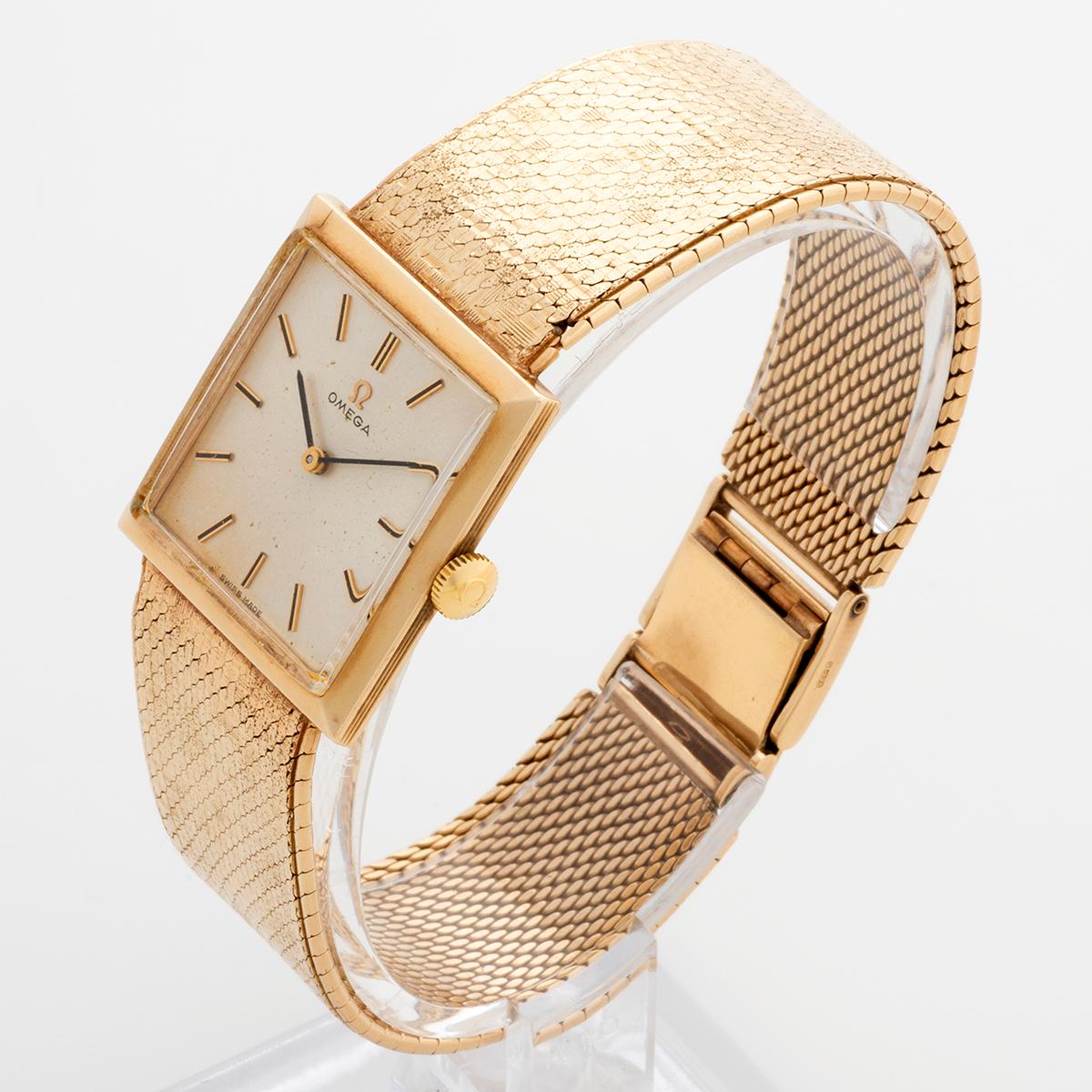 Omega Dresswatch, or jaune 9K, mouvement cal.620, boîte/papier, poids, c1965 Bon état - En vente à Canterbury, England