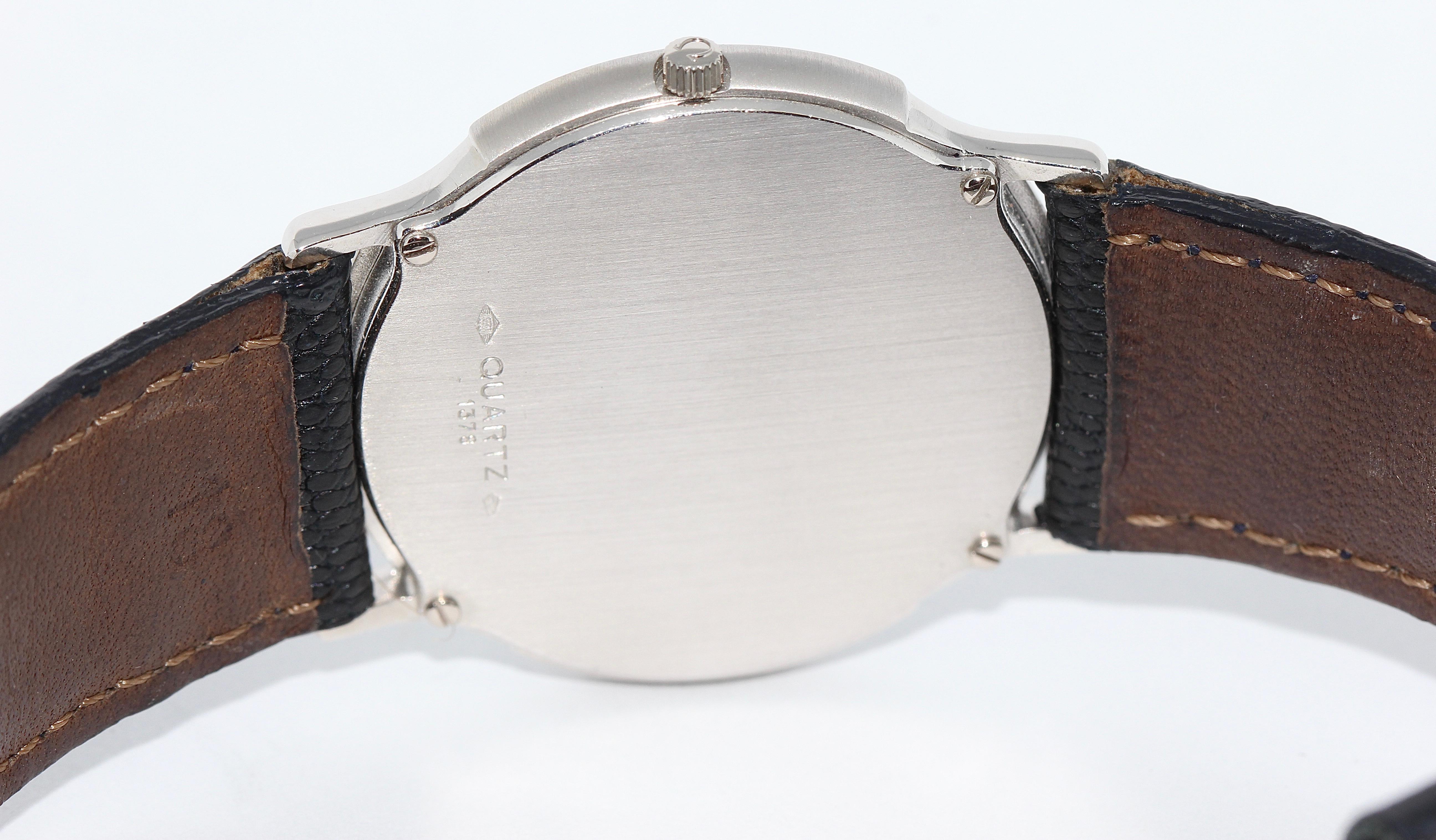 Omega Flat Platinum Wristwatch In Fair Condition In Berlin, DE