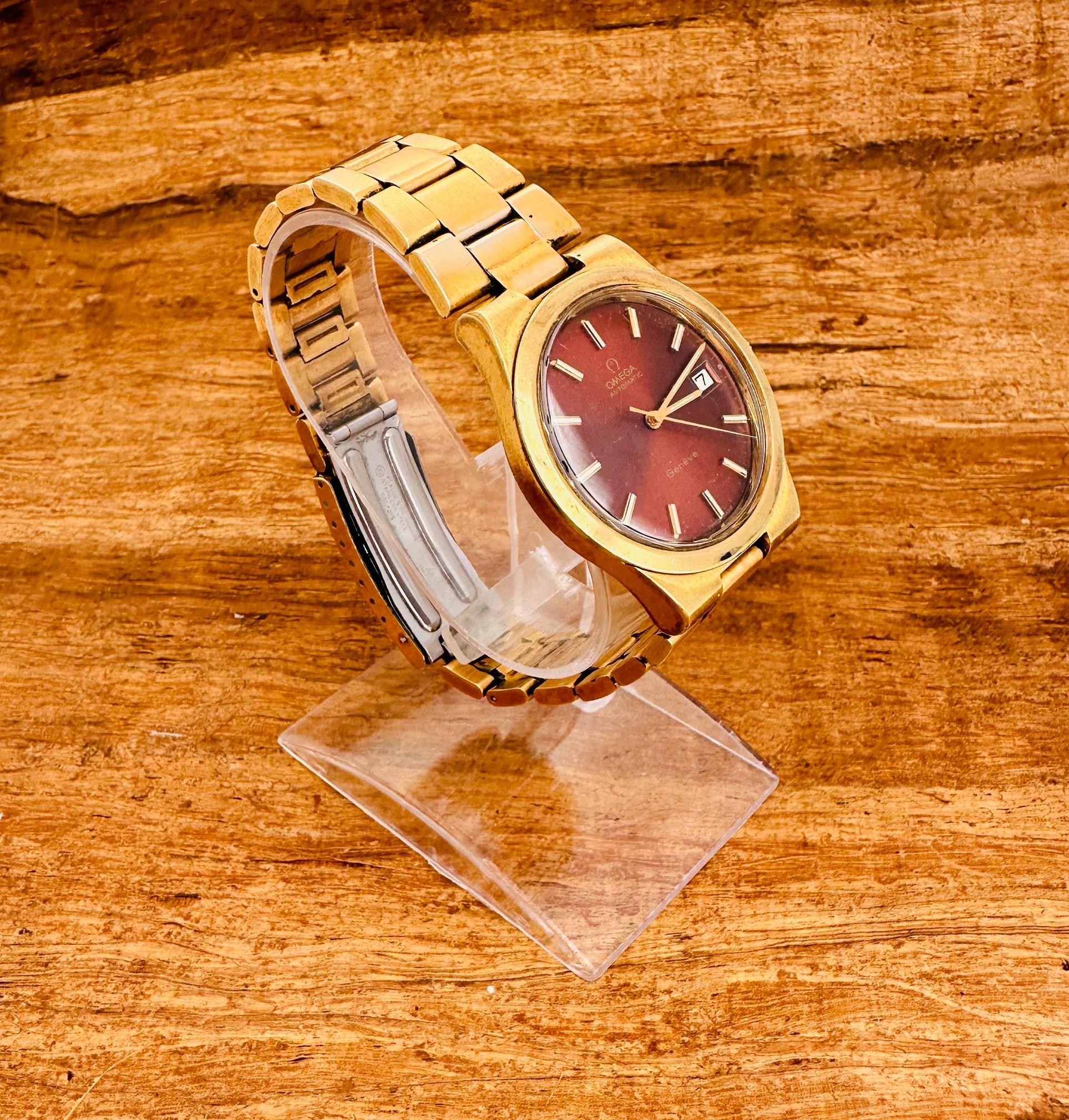 Uomo Omega Genève automatico placcato oro Ref 1660174 - 3660833 rosso scuro bordeaux di in vendita