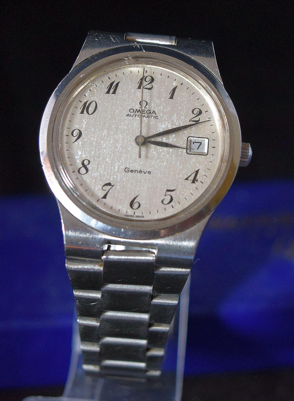 Omega Geneve Armbanduhr Retro Stahl Automatik-Armbanduhr im Zustand „Relativ gut“ in London, GB