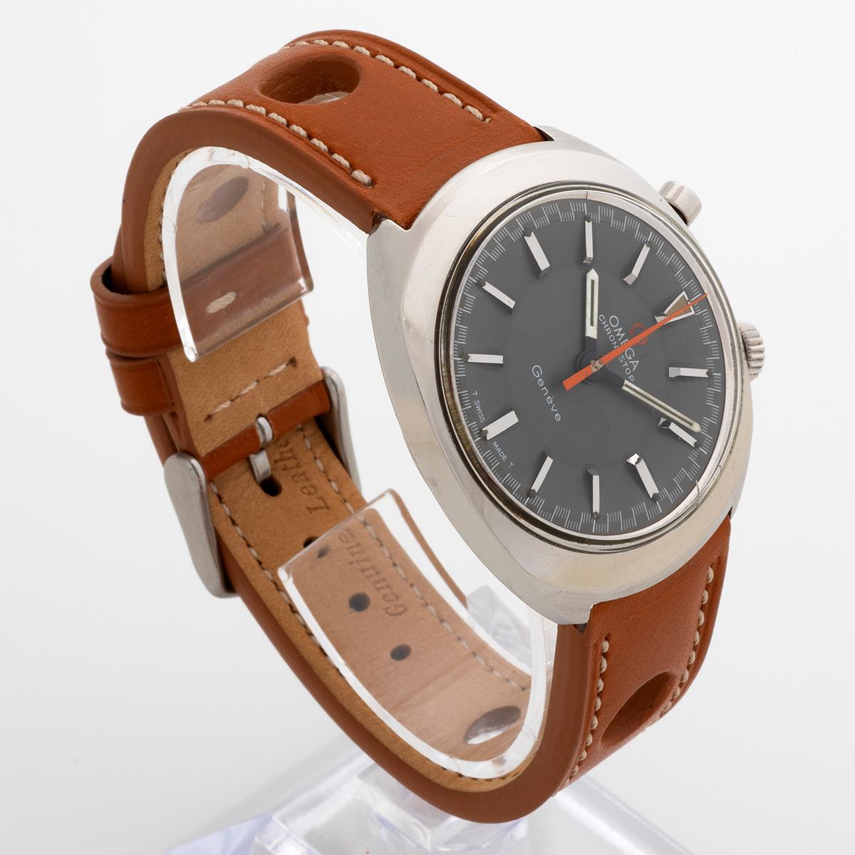 Il nostro vintage e iconico Omega Geneve Chronostop Driver, referenza 145.010, è stato progettato per essere altamente leggibile durante la guida, in particolare per le lunghe distanze e gli sport motoristici. Questo Chornostop si presenta in