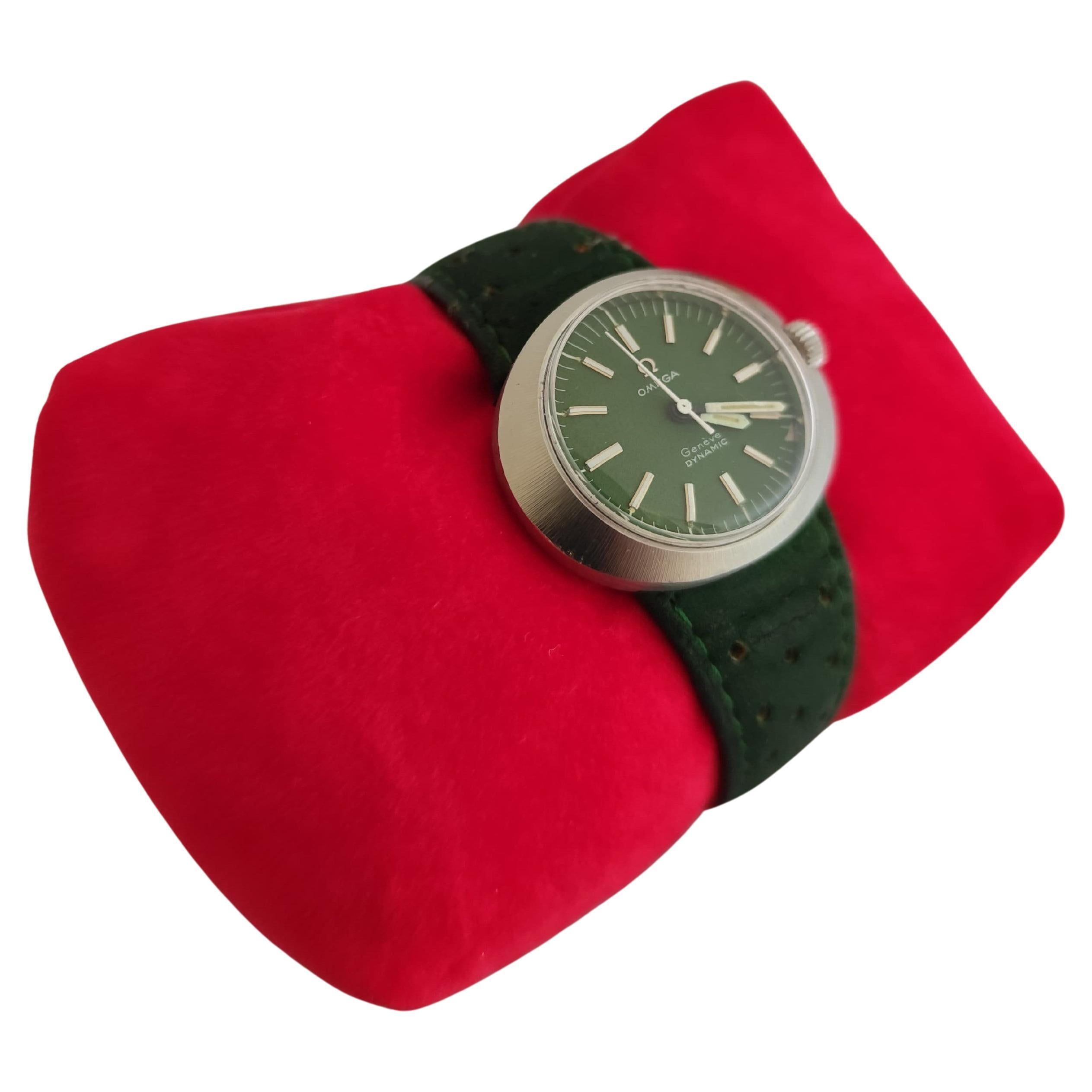 Omega Genève Dynamic ST535.015 ( 565.015 )Cal. 630 Manual Rare Green Dial Watch en vente
