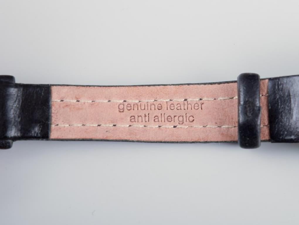 Donna Omega Geneve ladies' wristwatch with a black leather strap. 1970s. in vendita