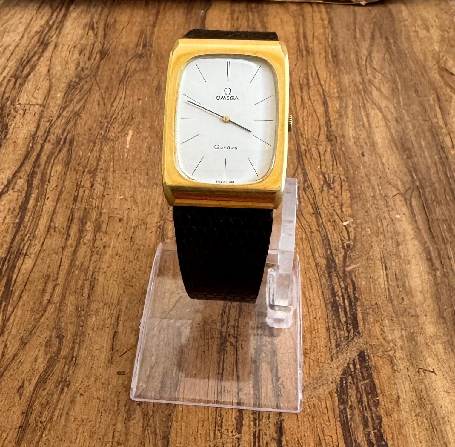 Brand : Omega

Model: Geneve

Reference Number: 1110116

Country Of Manufacture: Switzerland

Movement: Manual Wind

Case Material: Gold Plated Stainless Steel

Measurements : 30mm diameter (excluding crown ) X 42mm from Lug to Lug

Band Type :
