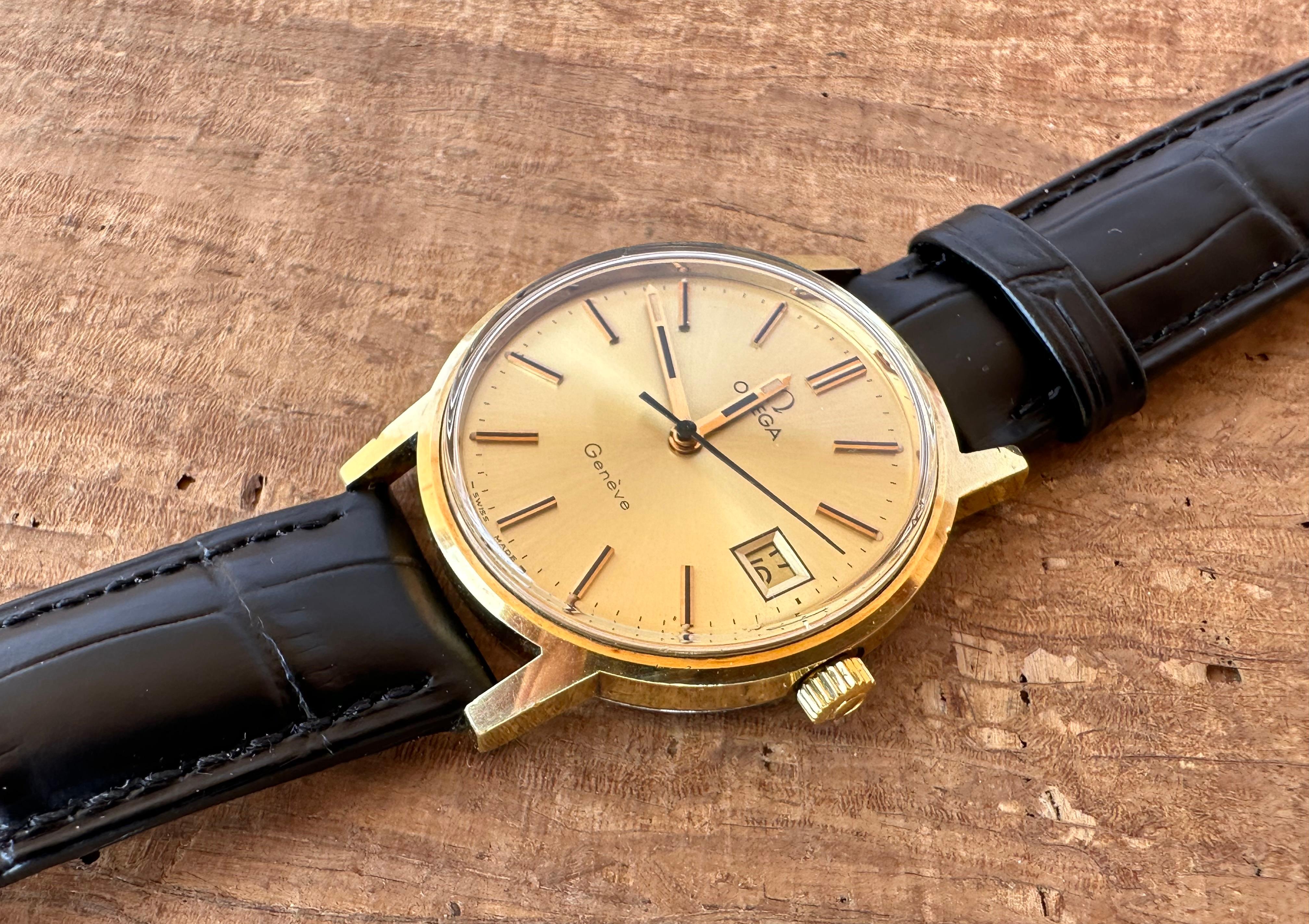Marke: Omega

Modell: Genève

Referenznummer: 1360098

Land der Herstellung: Schweiz

Uhrwerk: Handaufzug Cal 613

MATERIAL des Gehäuses: Vergoldeter Edelstahl

Abmessungen: Gehäusebreite: 35 mm. (ohne Krone)

Band Typ : Hand Made After Market