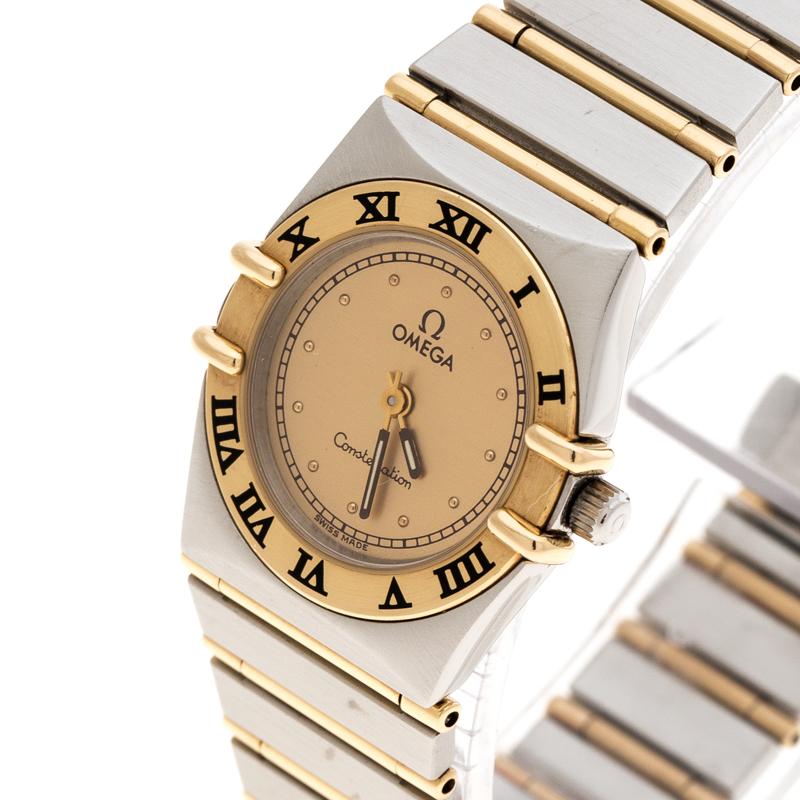 Omega brings you this gorgeous timepiece for you to flaunt on your wrist. It is crafted from stainless steel and 18k yellow gold. Swiss made, it follows a quartz movement and carries a sapphire crystal to protect the gold dial. There are dot hour