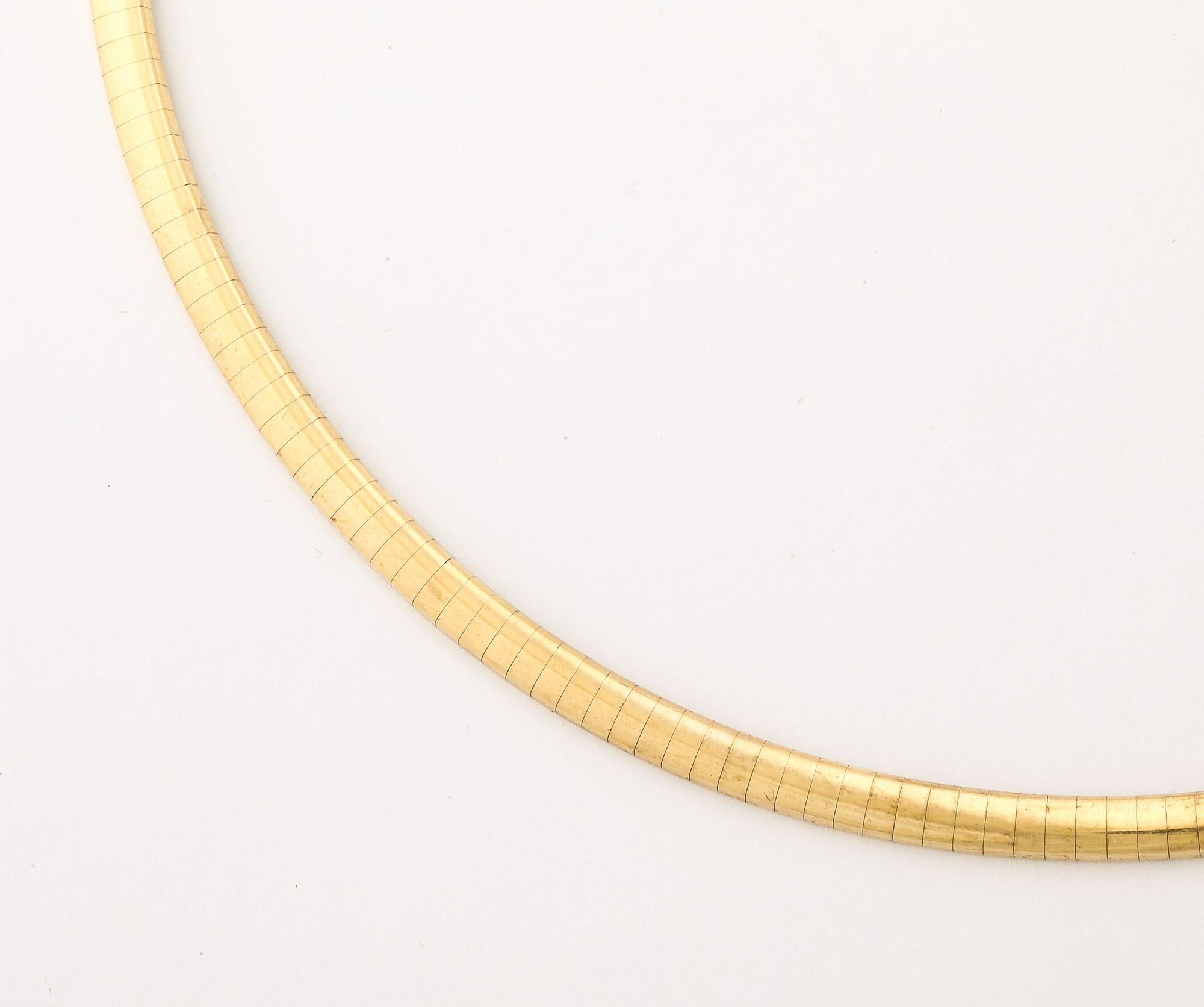Collar de oro Omega en Bueno estado para la venta en New York, NY