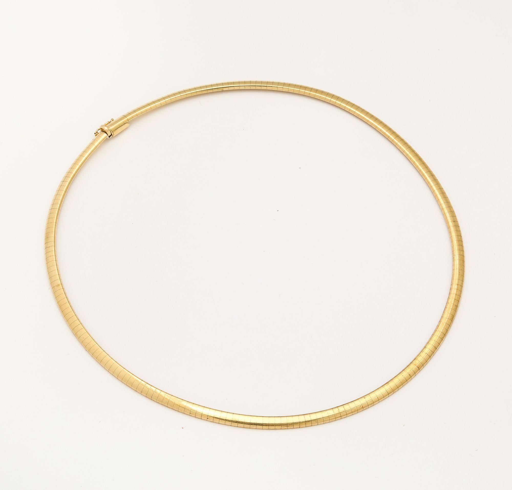 Collar de oro Omega en venta 2