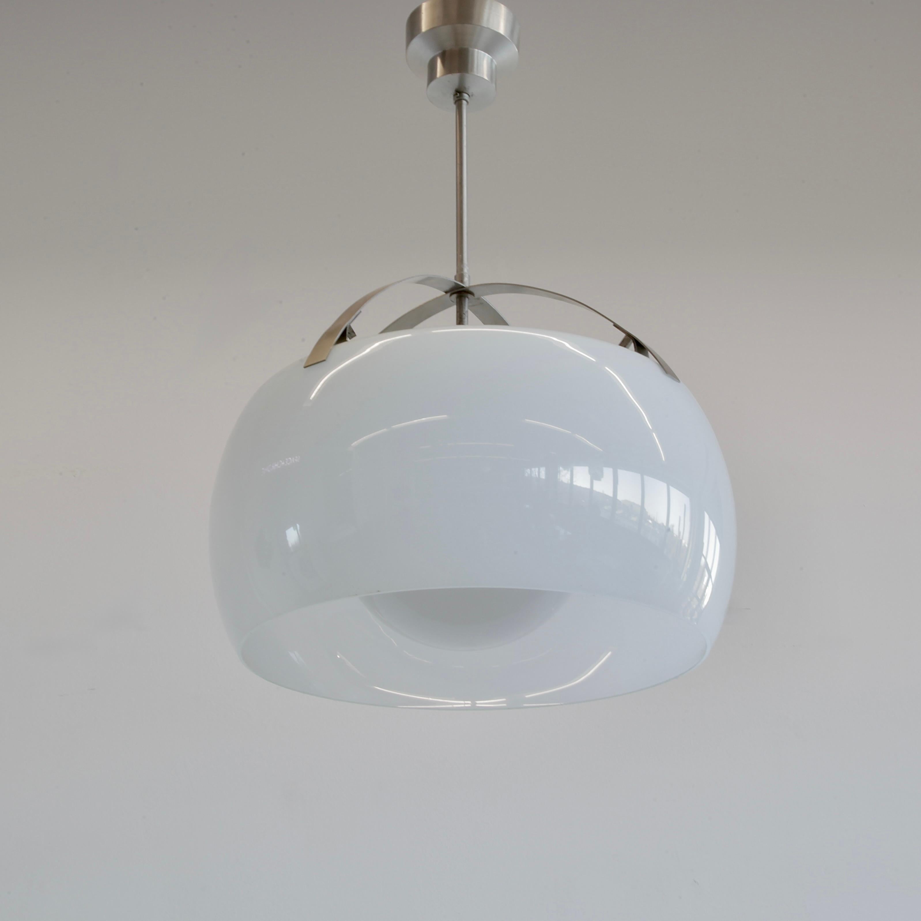 Moderno Lampada a sospensione OMEGA di Vico Magistretti, Artemide 1962 in vendita
