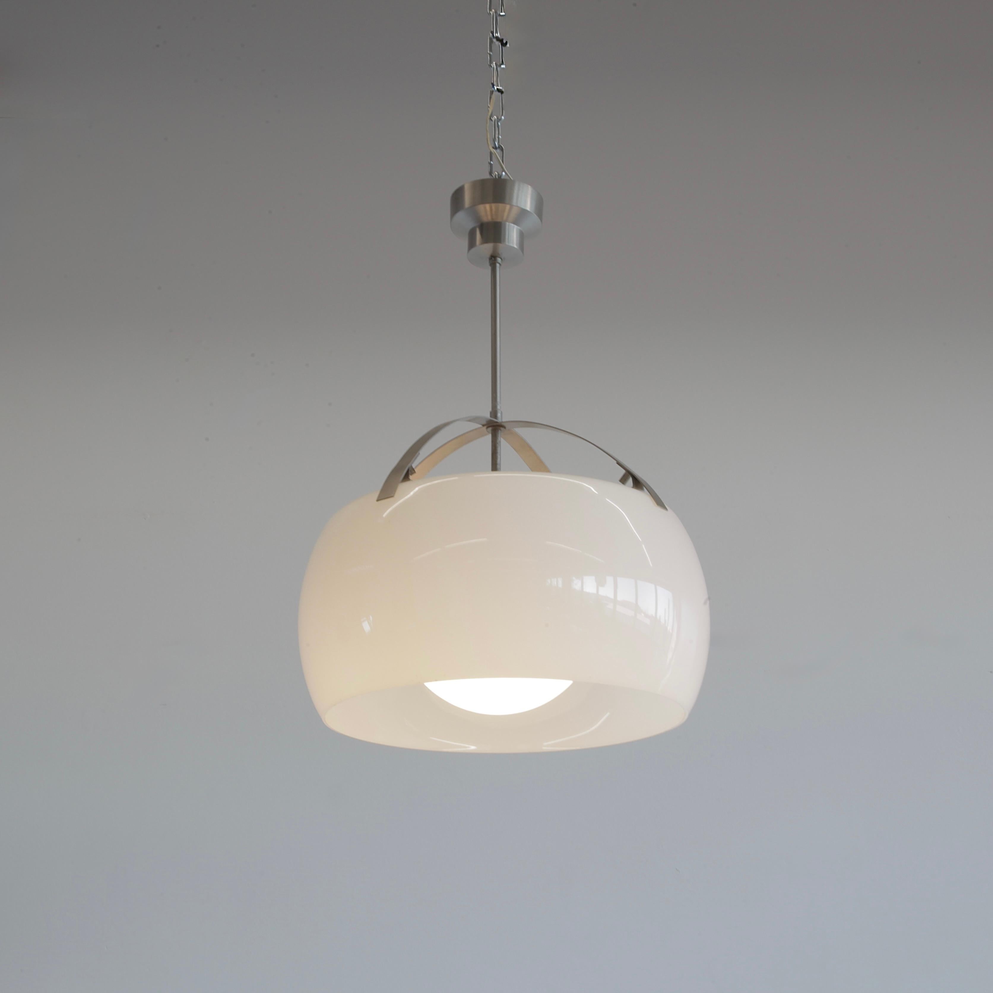 Italiano Lampada a sospensione OMEGA di Vico Magistretti, Artemide 1962 in vendita