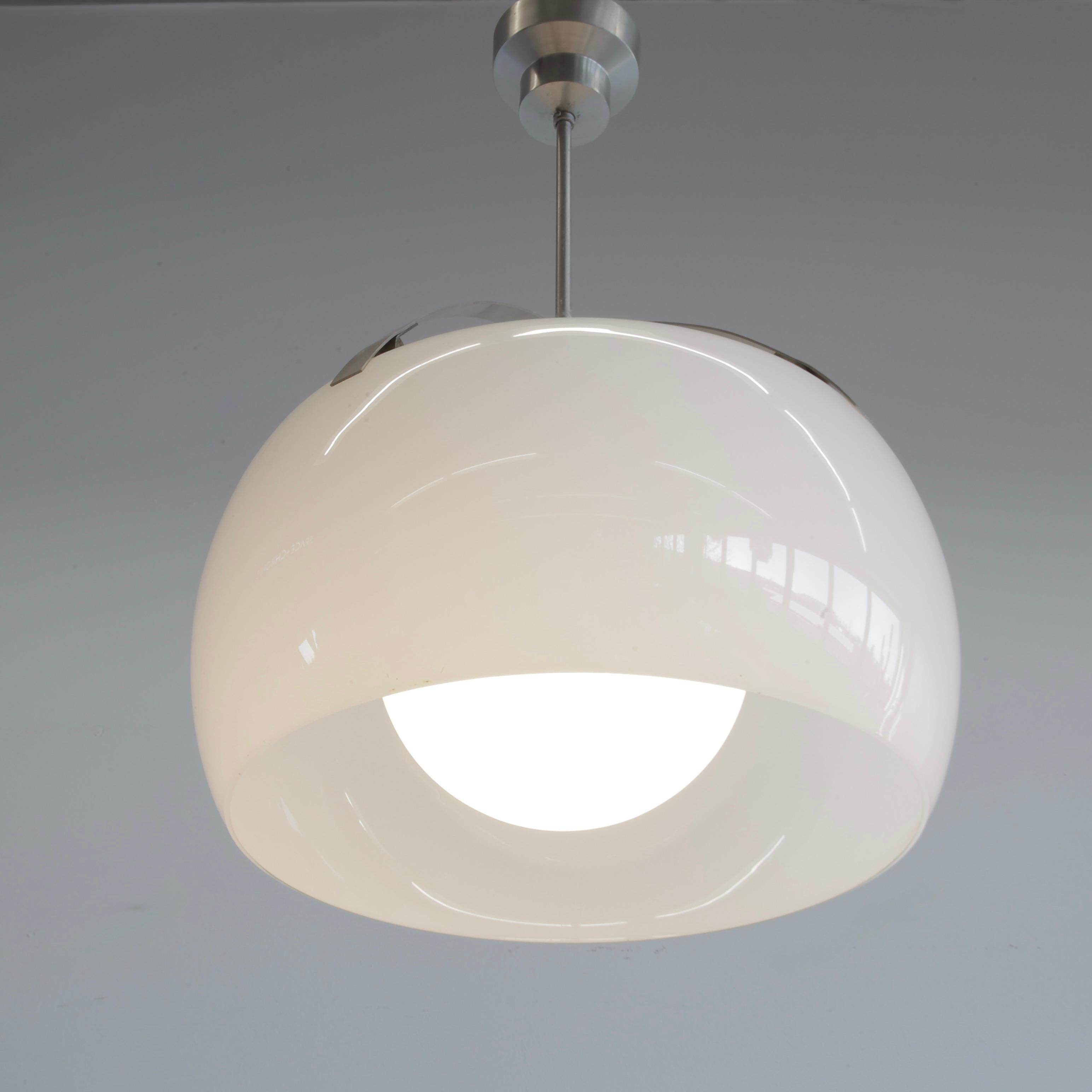 Lampada a sospensione OMEGA di Vico Magistretti, Artemide 1962 In condizioni buone in vendita a Berlin, Berlin