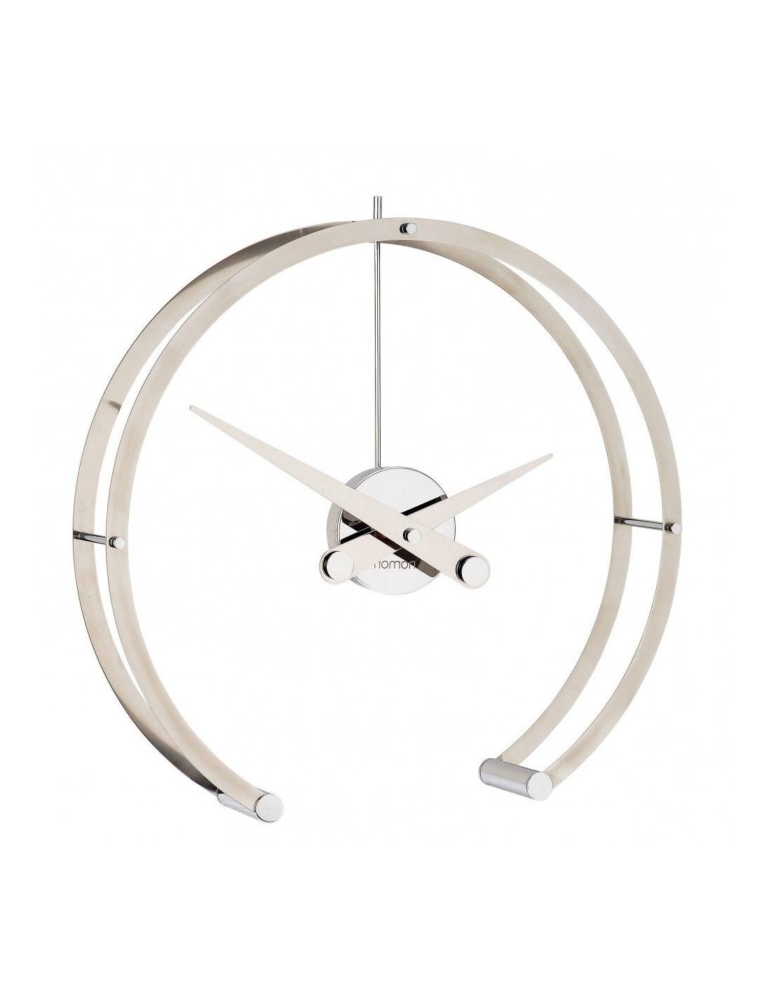 The Omega I Clock impresses by keeping a clock suspended in the air while losing its depth by removing unnecessary items and making it simple and glamorous .
Omega i table clock : Rings and hands in stainless steel, box in chromed brass.
Each
