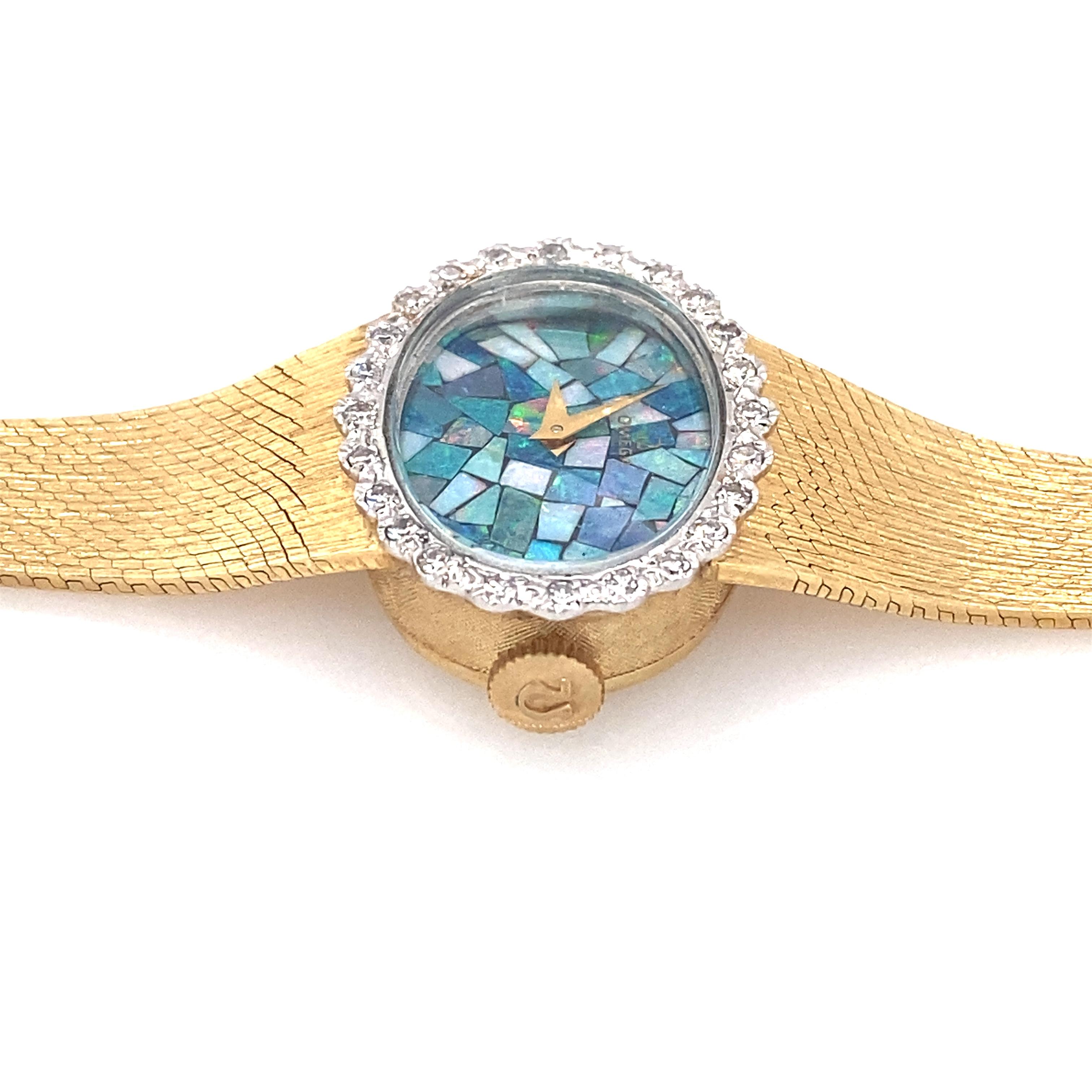 Omega Montre pour femmes en or jaune 14 carats avec diamants Pour femmes en vente