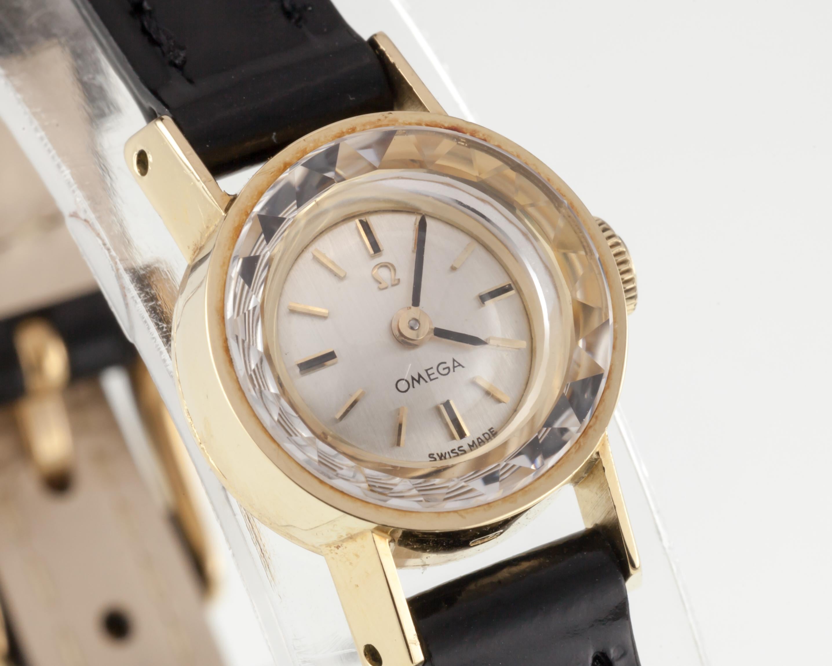 Omega Damen 18k Gelbgold Dress Watch w / Lederband Mov #580 im Zustand „Gut“ im Angebot in Sherman Oaks, CA