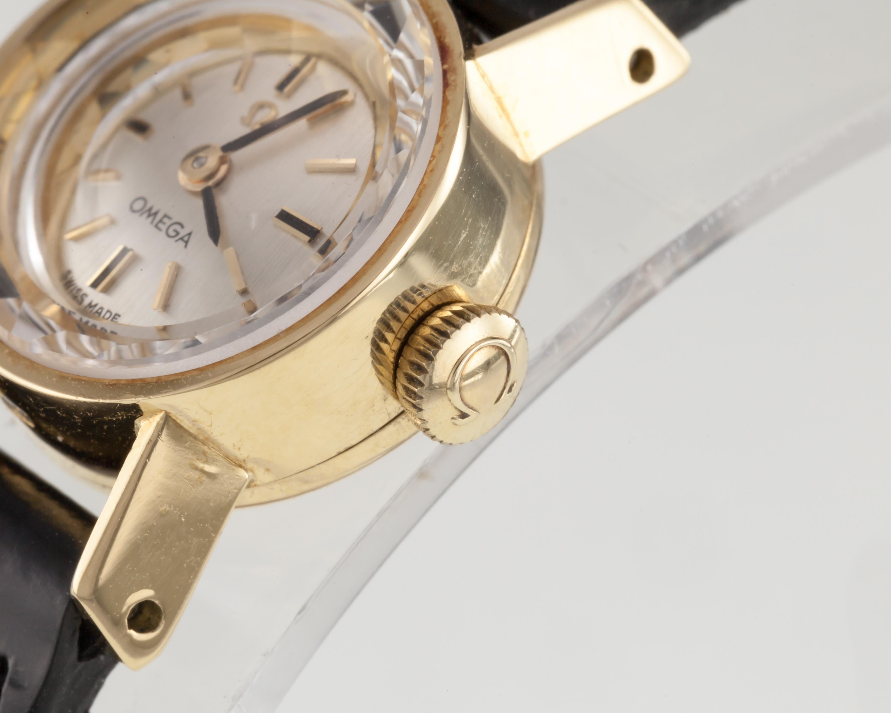 Omega Damen 18k Gelbgold Dress Watch w / Lederband Mov #580 im Angebot 1