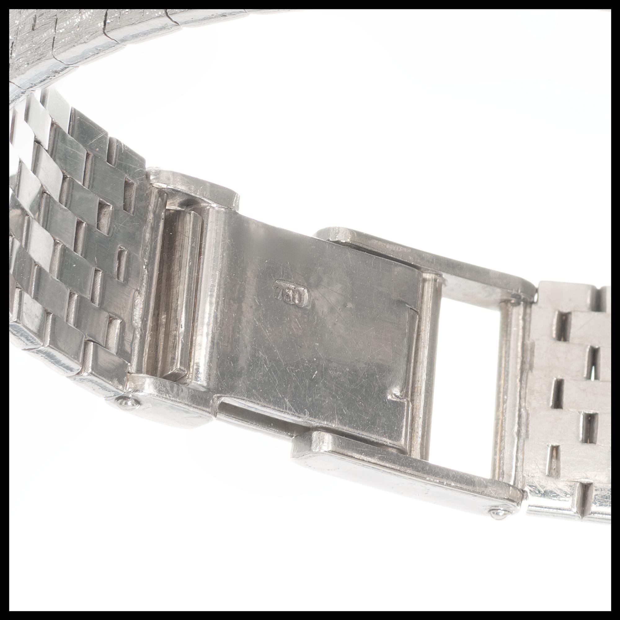 Taille ronde Omega Montre-bracelet pour femme en or blanc avec lunette en diamants en vente