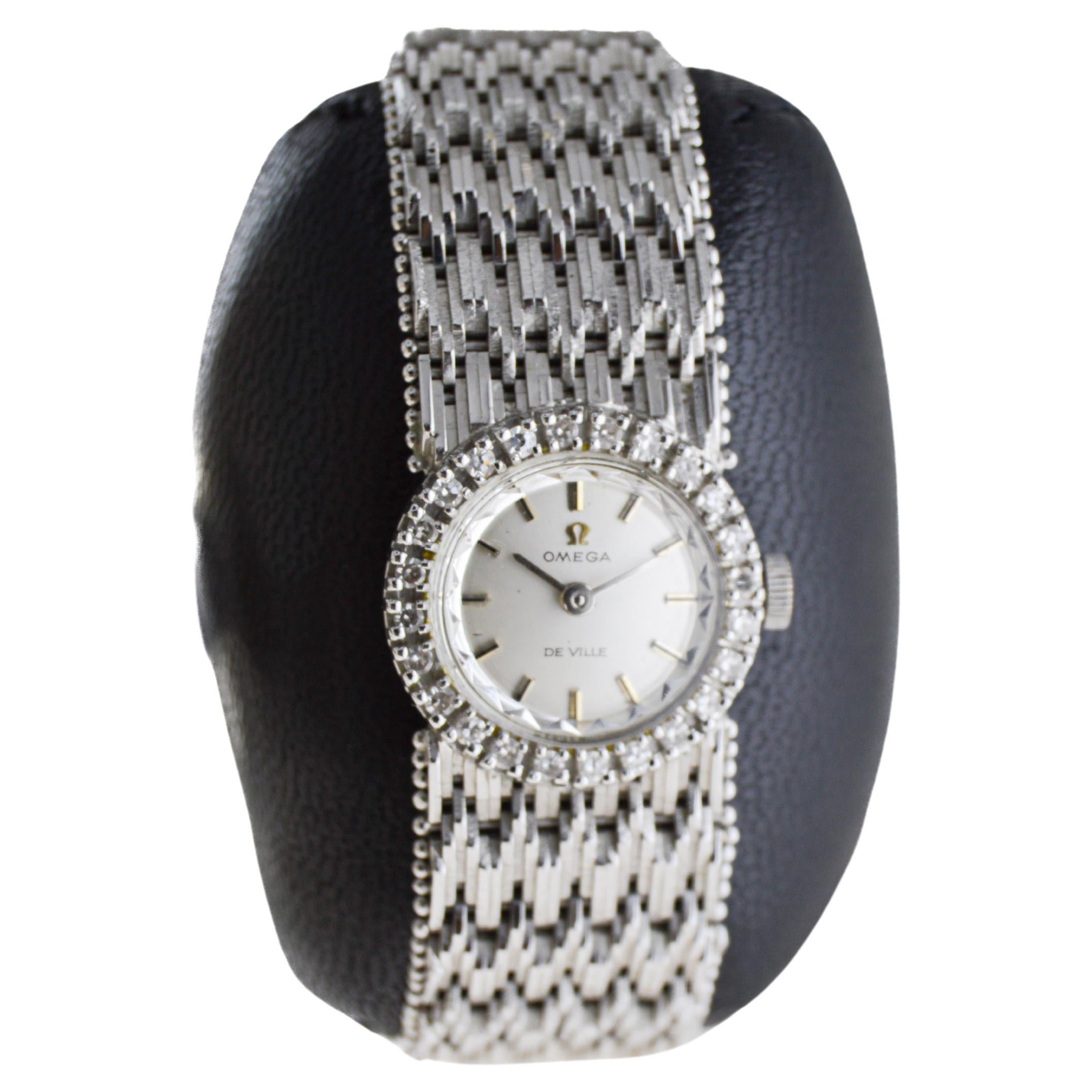 Omega Ladies Mid Century 18Kt. Solid Gold Dress Watch In Excellent Condition For Sale In Long Beach, CA
