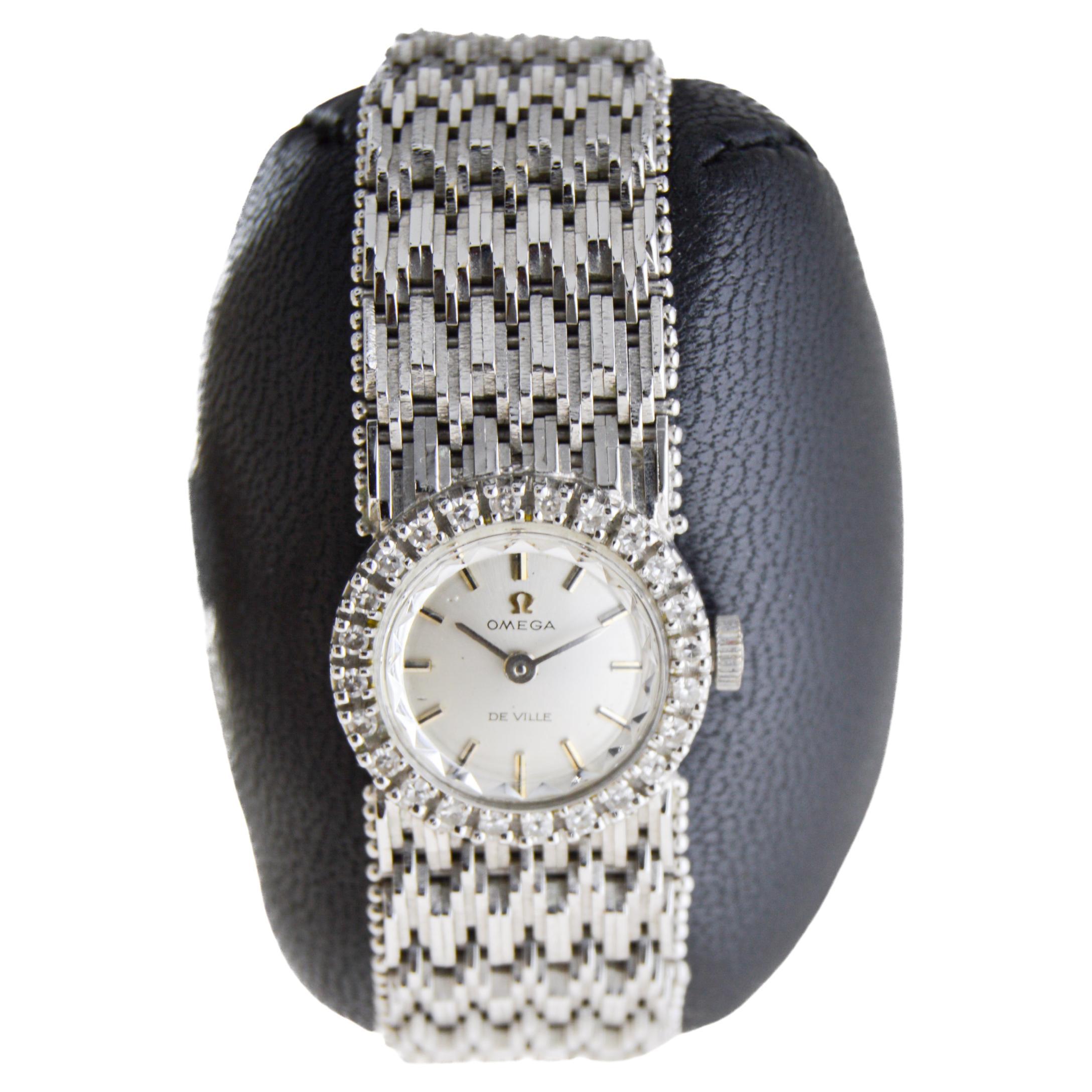 Omega Ladies Mid Century 18Kt. Montre habillée en or massif  en vente