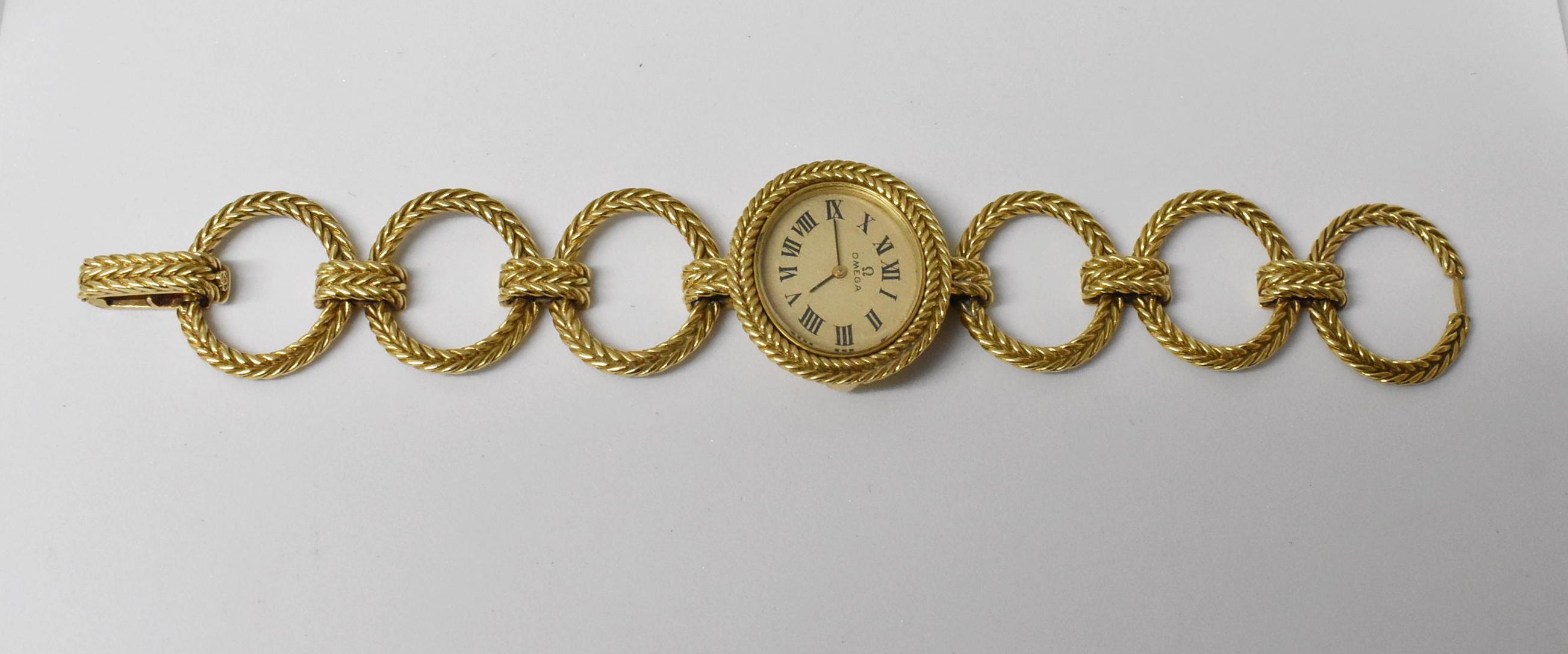 Suisse Omega Montre pour femme, bracelet à maillons en or ovale 18 carats, design tressé en vente