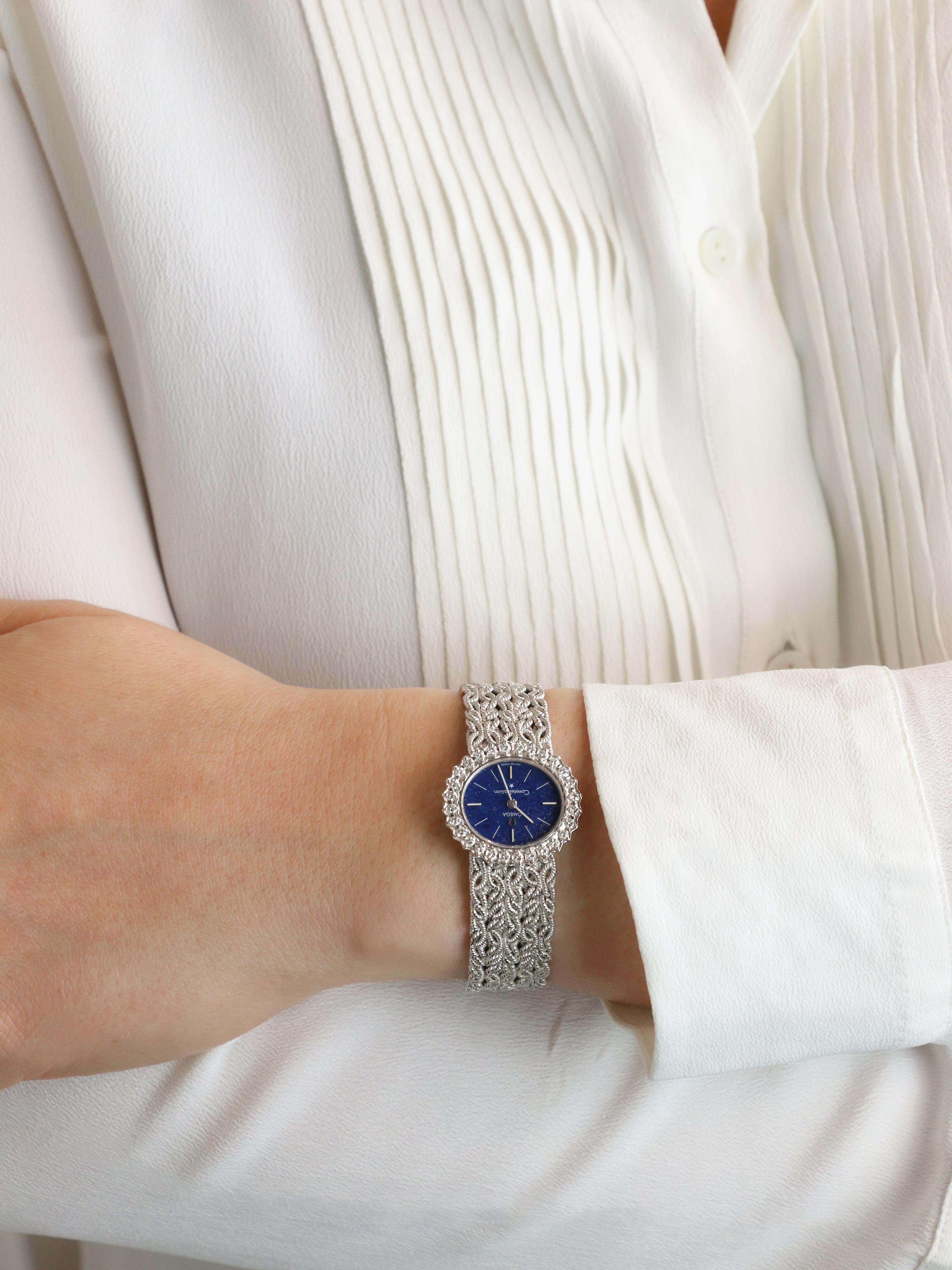 OMEGA - Damen-Armbanduhr aus Weißgold mit Diamanten und Lapislazuli im Angebot 7