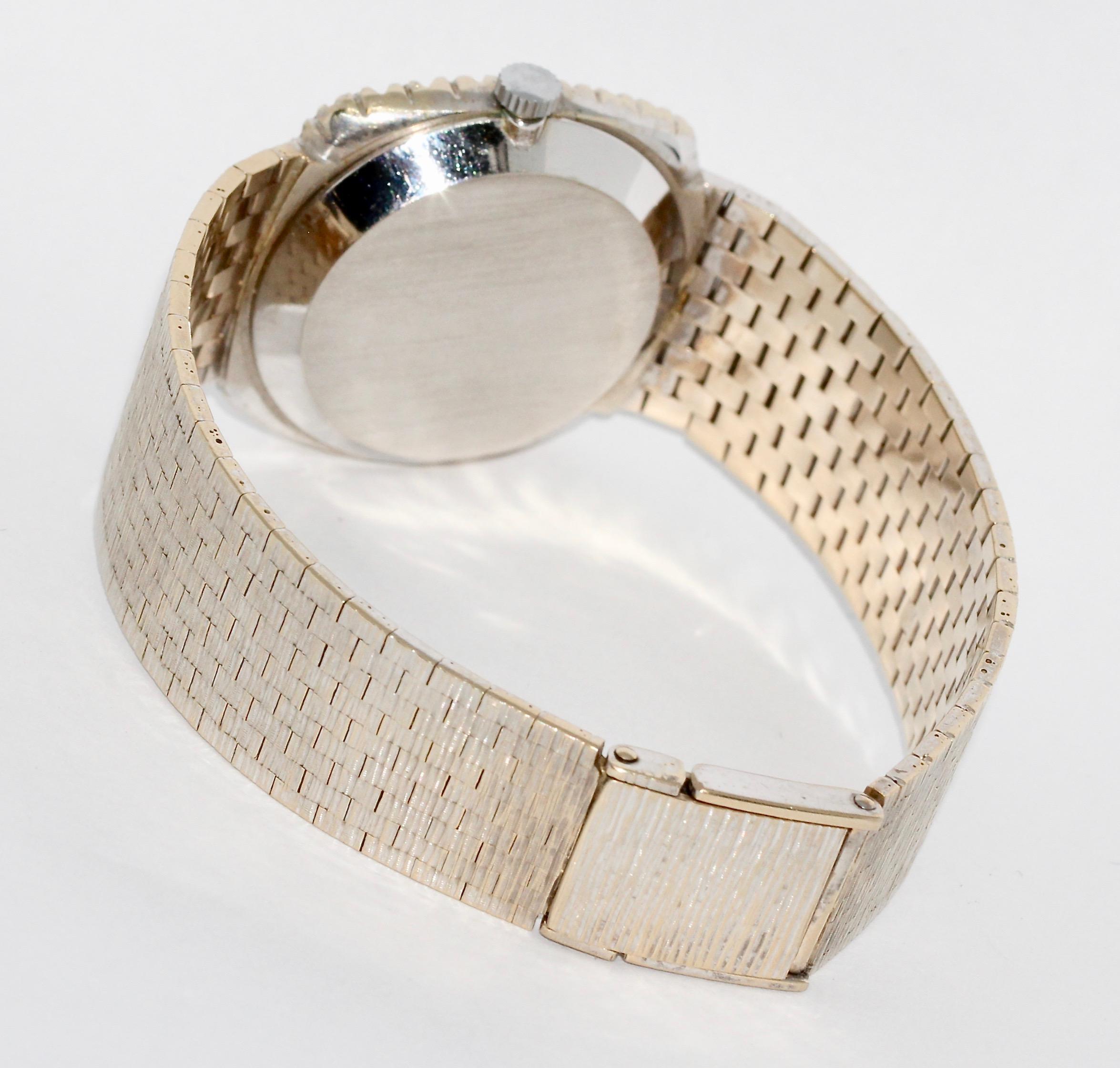 Montre-bracelet Omega pour femme, or blanc 18 carats et diamants, remontage manuel Pour femmes en vente