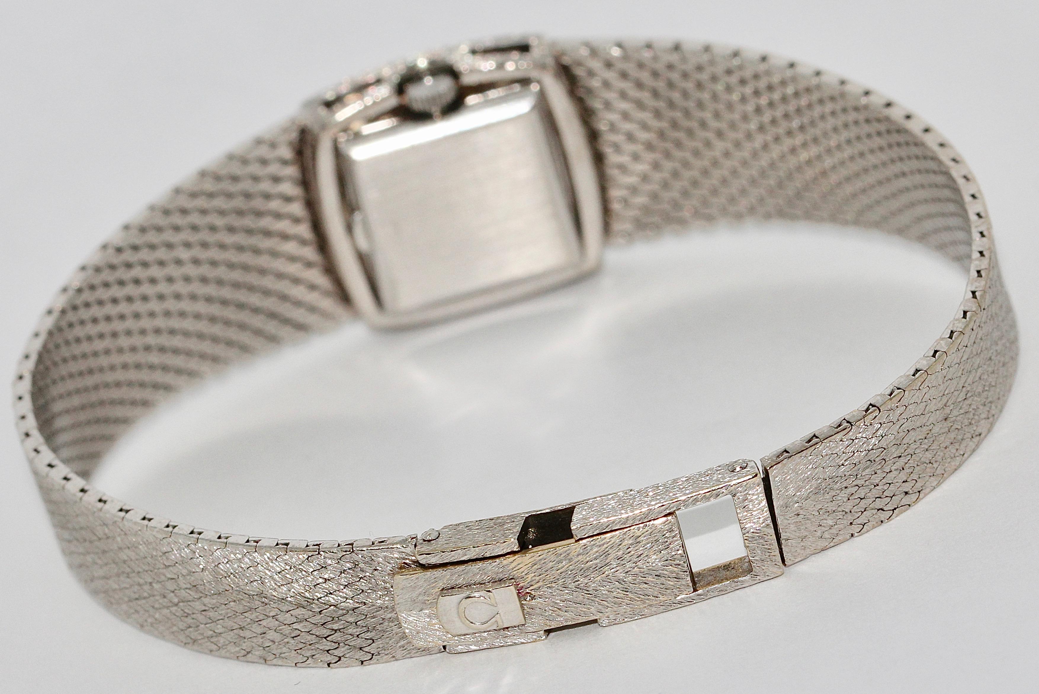Montre-bracelet Omega pour femme, en or blanc 18 carats, avec diamants, remontage manuel Pour femmes en vente