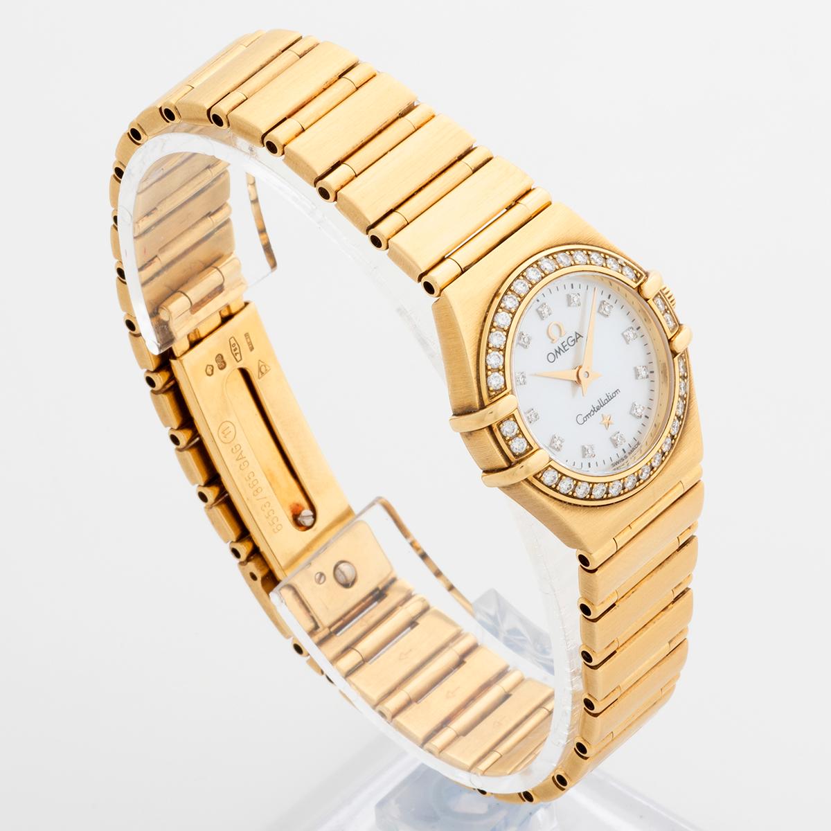 Omega Lady Constellation Ref 1167.75.00. Mother of Pearl Dial, Diamonds, 18ct... In Excellent Condition For Sale In Canterbury, England