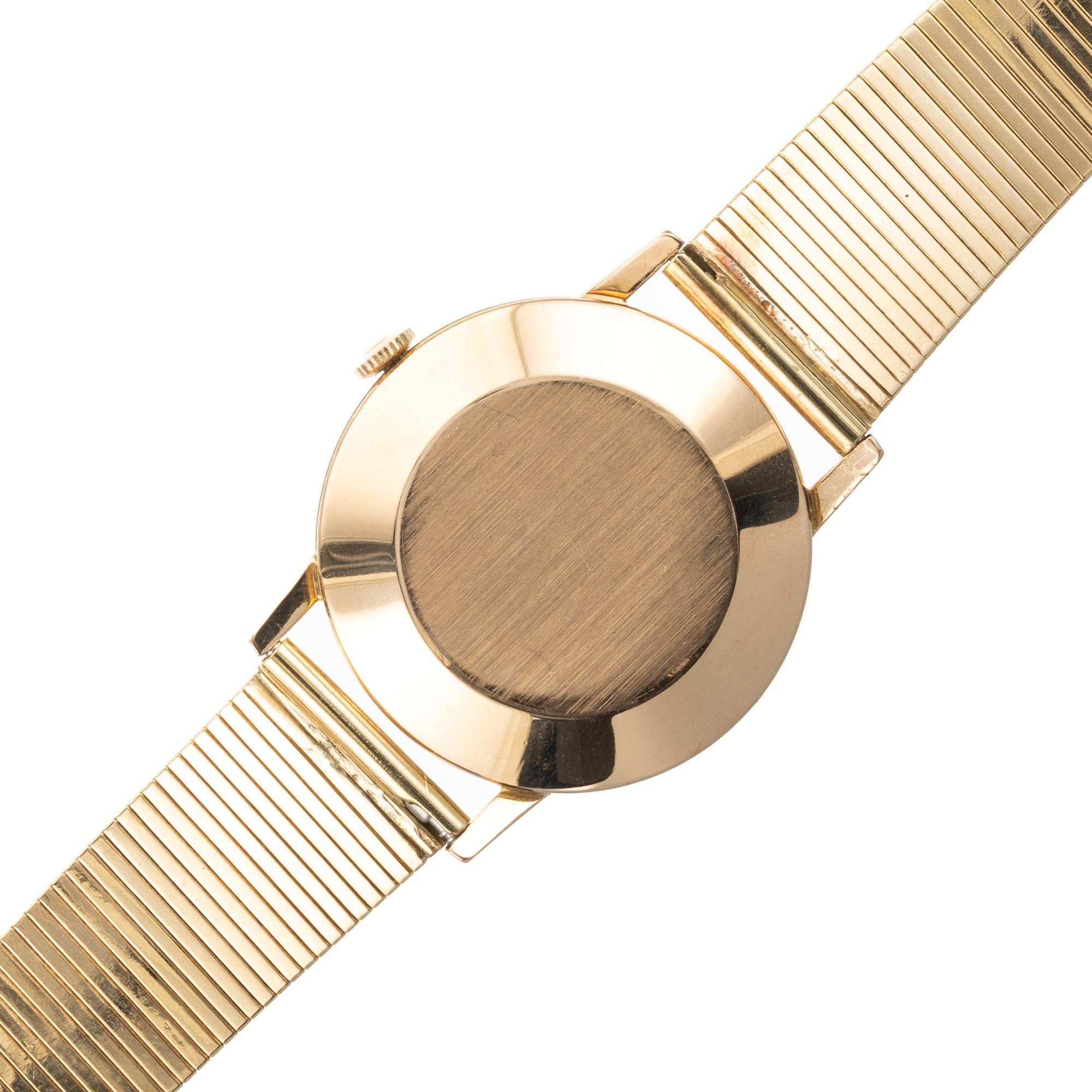 Montre-bracelet Classic automatique en or rose pour hommes Omega en vente 1