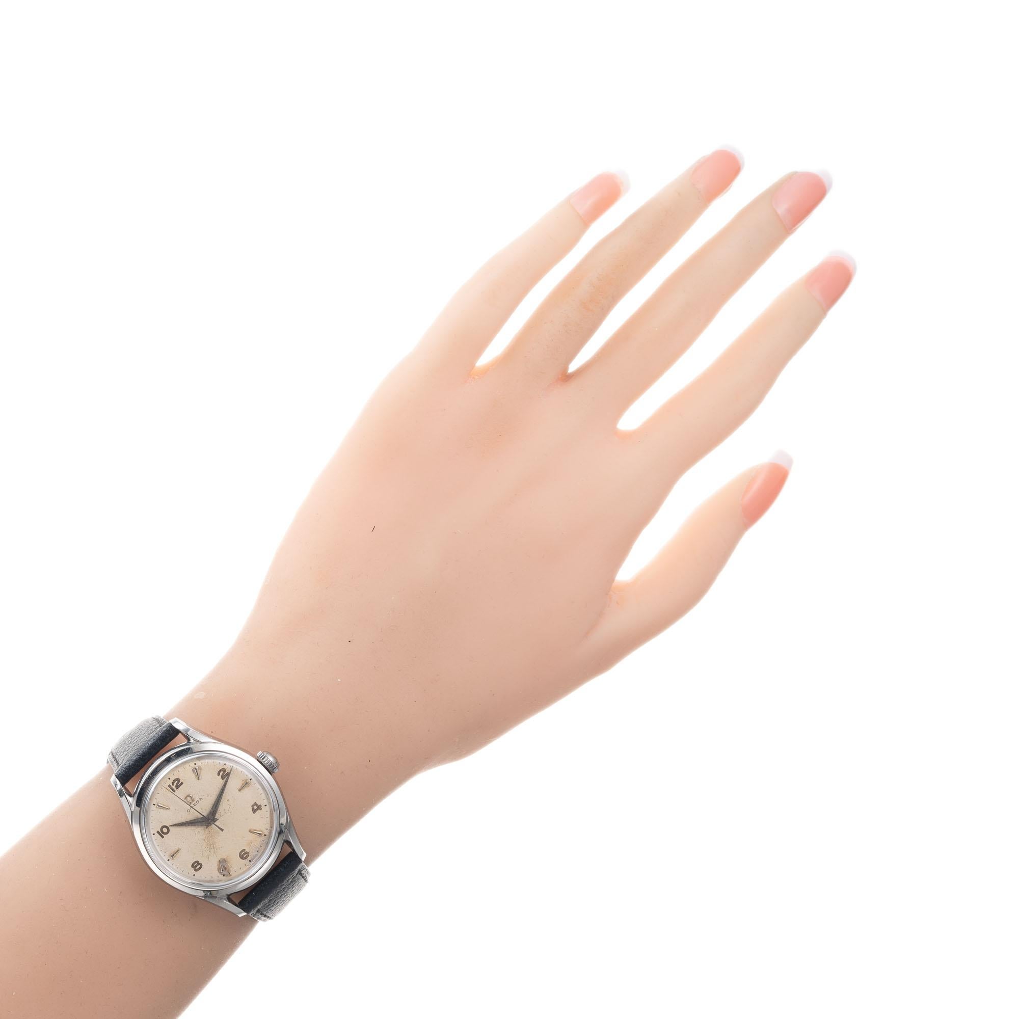 Omega Montre-bracelet à remontage manuel en acier inoxydable pour hommes en vente 2