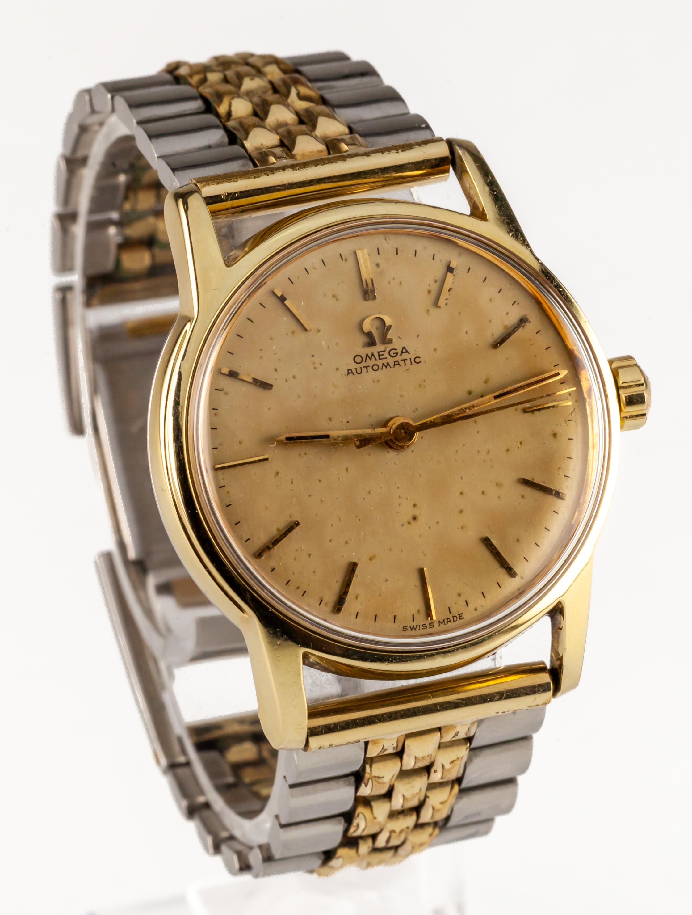 Omega Montre automatique bicolore vintage pour hommes Mov 471 Link Band 1954

Mouvement #471
Mouvement de série #145137XX
Année de production : 1954

Boîtier rond en acier inoxydable et plaqué or
31 mm de diamètre (33 mm avec couronne)
Distance