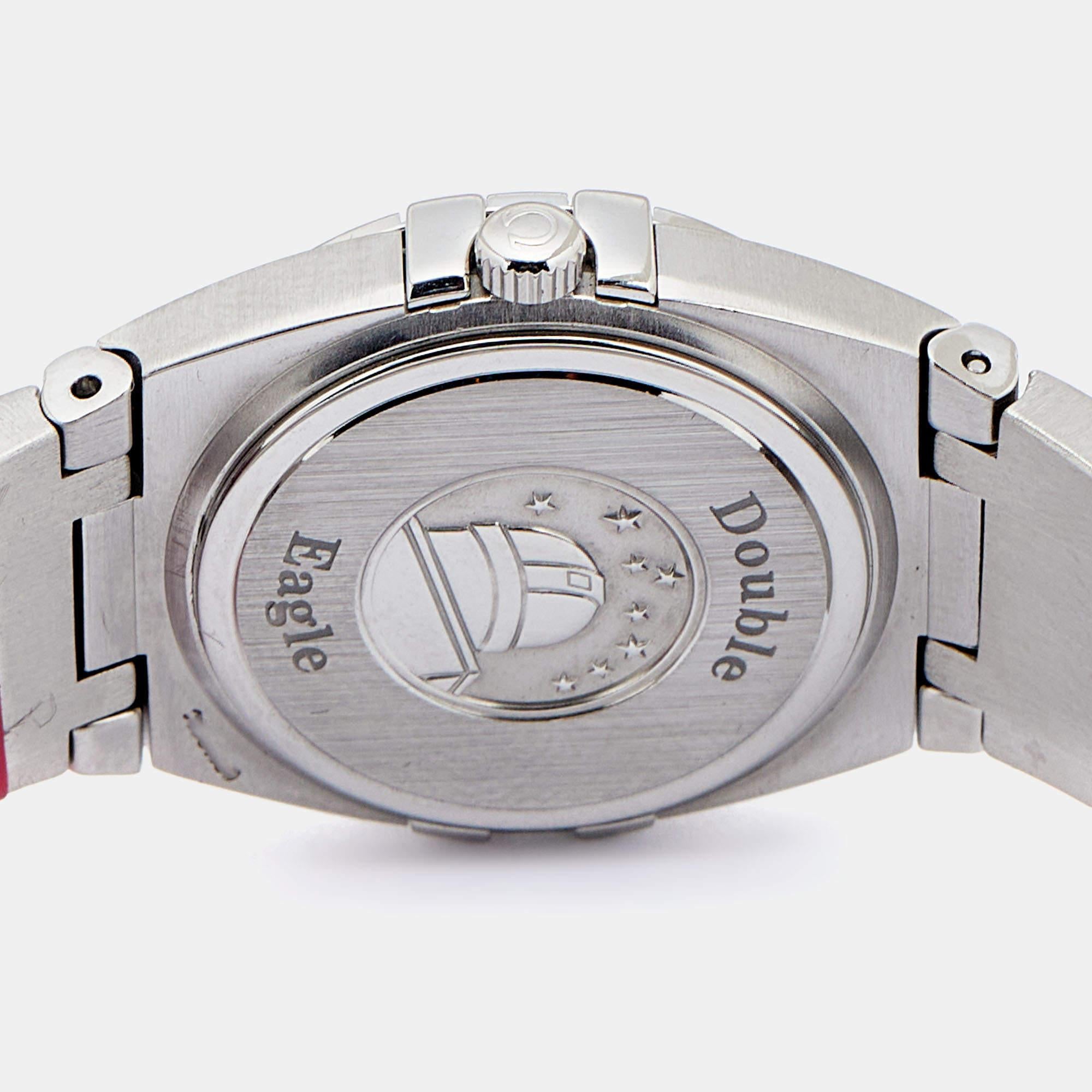 Cette montre-bracelet Omega Constellation, très glamour, vous permettra de briller tout au long de votre vie. La montre présente un cadran en nacre avec des index en diamant, un boîtier rond en acier inoxydable et une lunette en diamant. Il est fixé