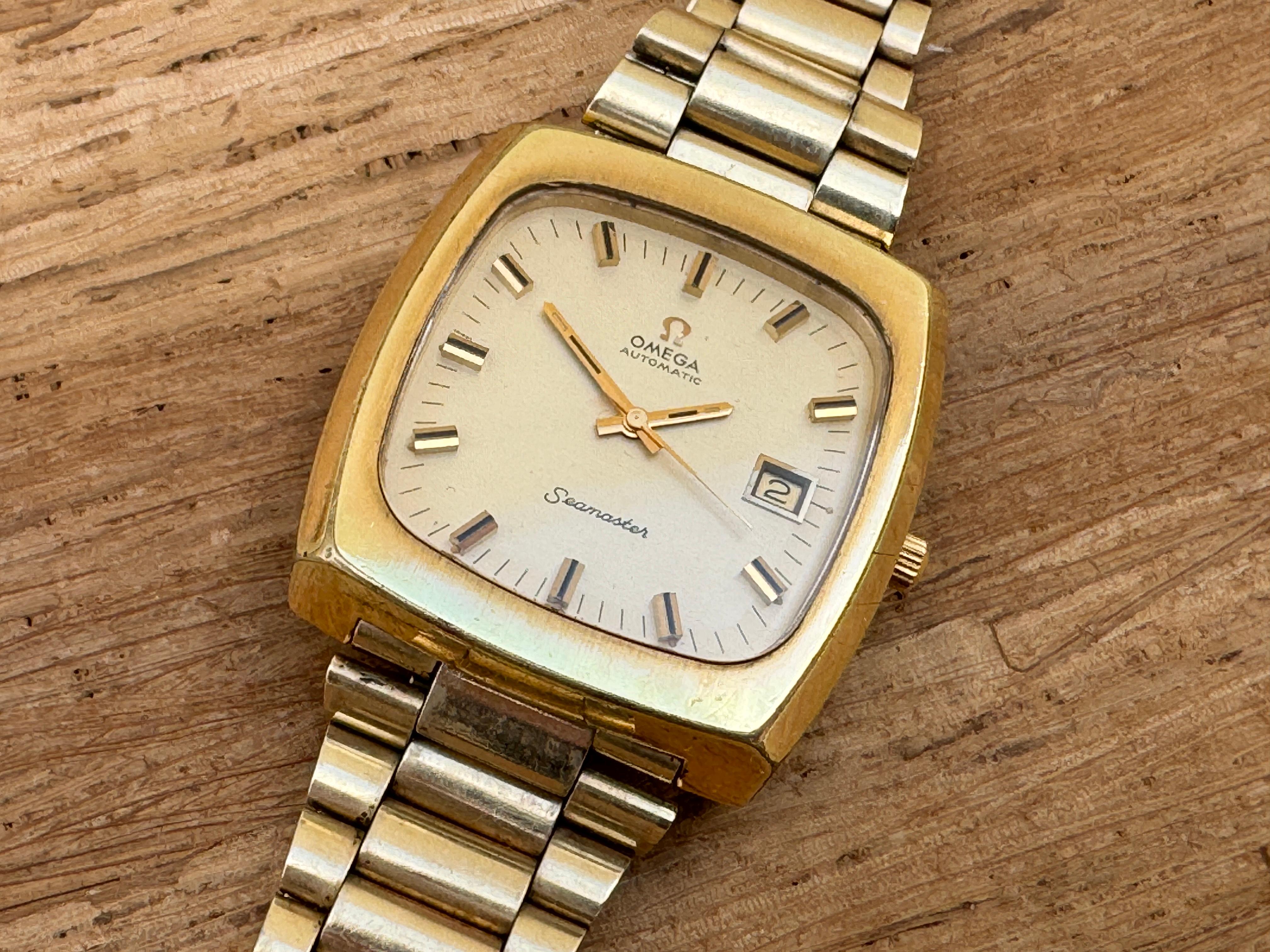 Marke: Omega

Modell: Seamaster

Referenznummer: 1660138

Land der Herstellung: Schweiz

Uhrwerk: Automatik

MATERIAL des Gehäuses: Vergoldeter Edelstahl

Abmessungen: Gehäusebreite: 38 mm. (ohne Krone) x 41 mm

Band Typ : Goldplattierter