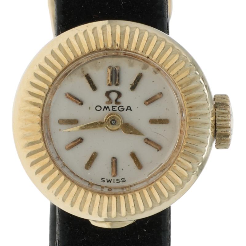 Marca: Omega
Movimiento: Manual
Era: Retro
Fabricante del movimiento: Suizo
Color de la esfera: Plata

Contenido de metal: Oro amarillo de 14 quilates

Tipo de cierre: Cierre de hebilla
Características: Guiones que marcan las horas, Bisel