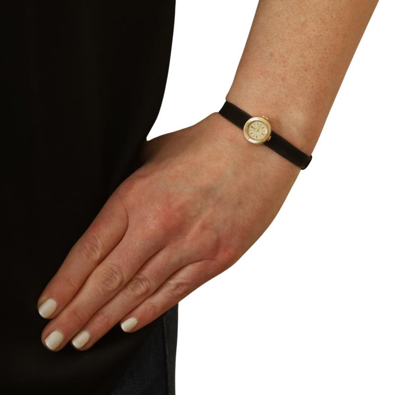 Reloj Omega Retro Señora - Oro Amarillo 14k Manual en Excelente estado para la venta en Greensboro, NC