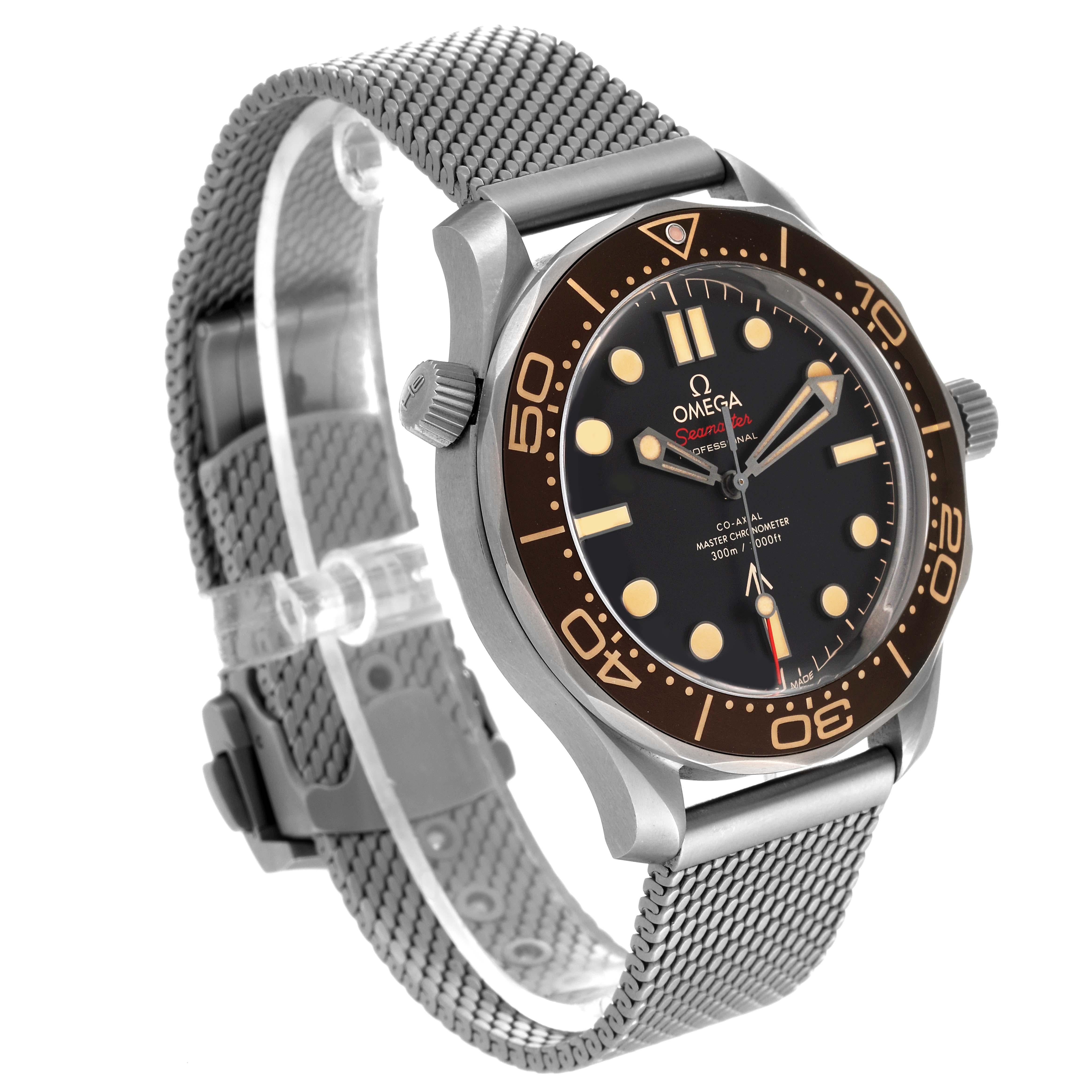 Omega Seamaster 007 Edition Titanium Montre pour hommes 210.92.42.20.01.001 non portée Excellent état à Atlanta, GA