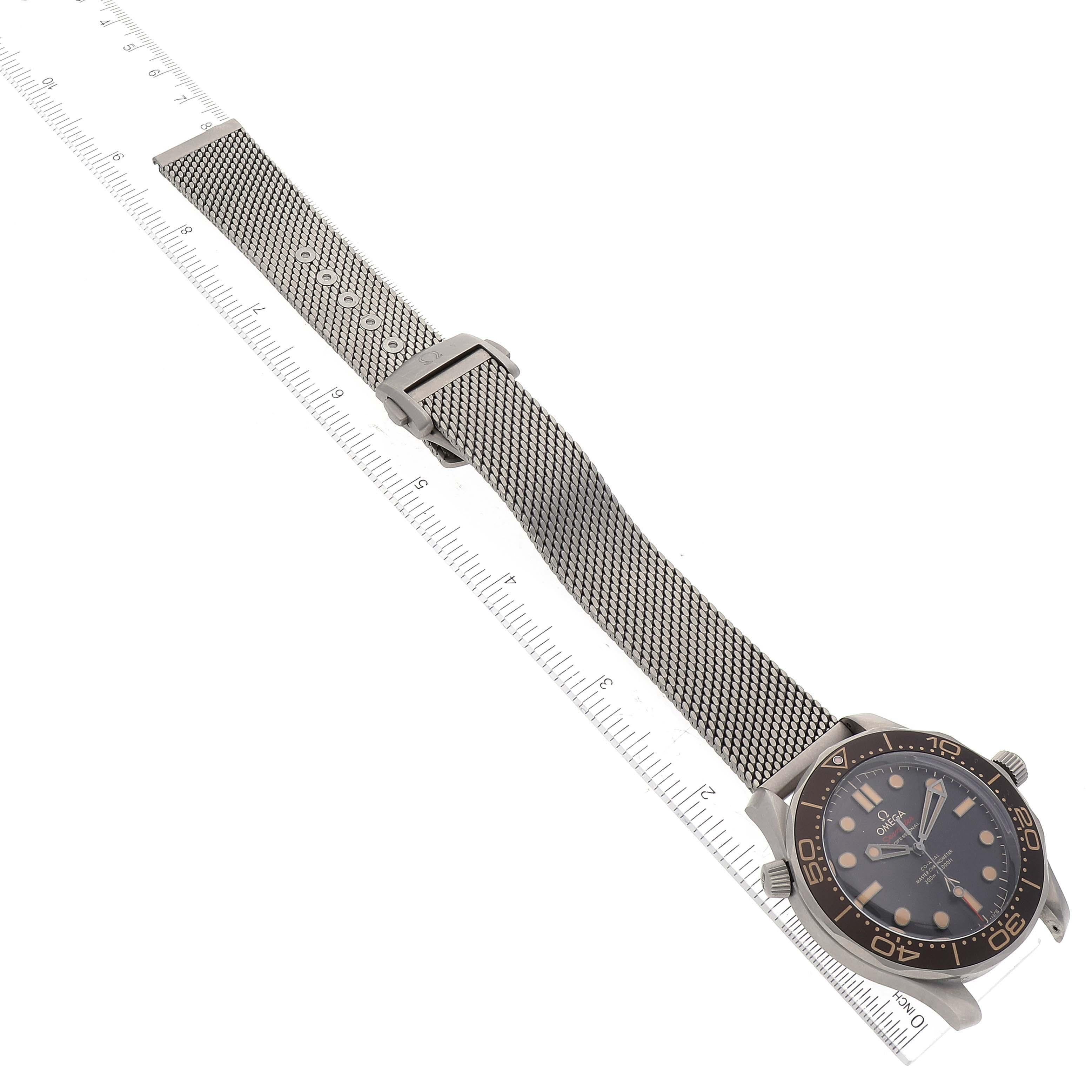 Omega Seamaster 007 Edition Titanium Montre pour hommes 210.92.42.20.01.001 non portée 4