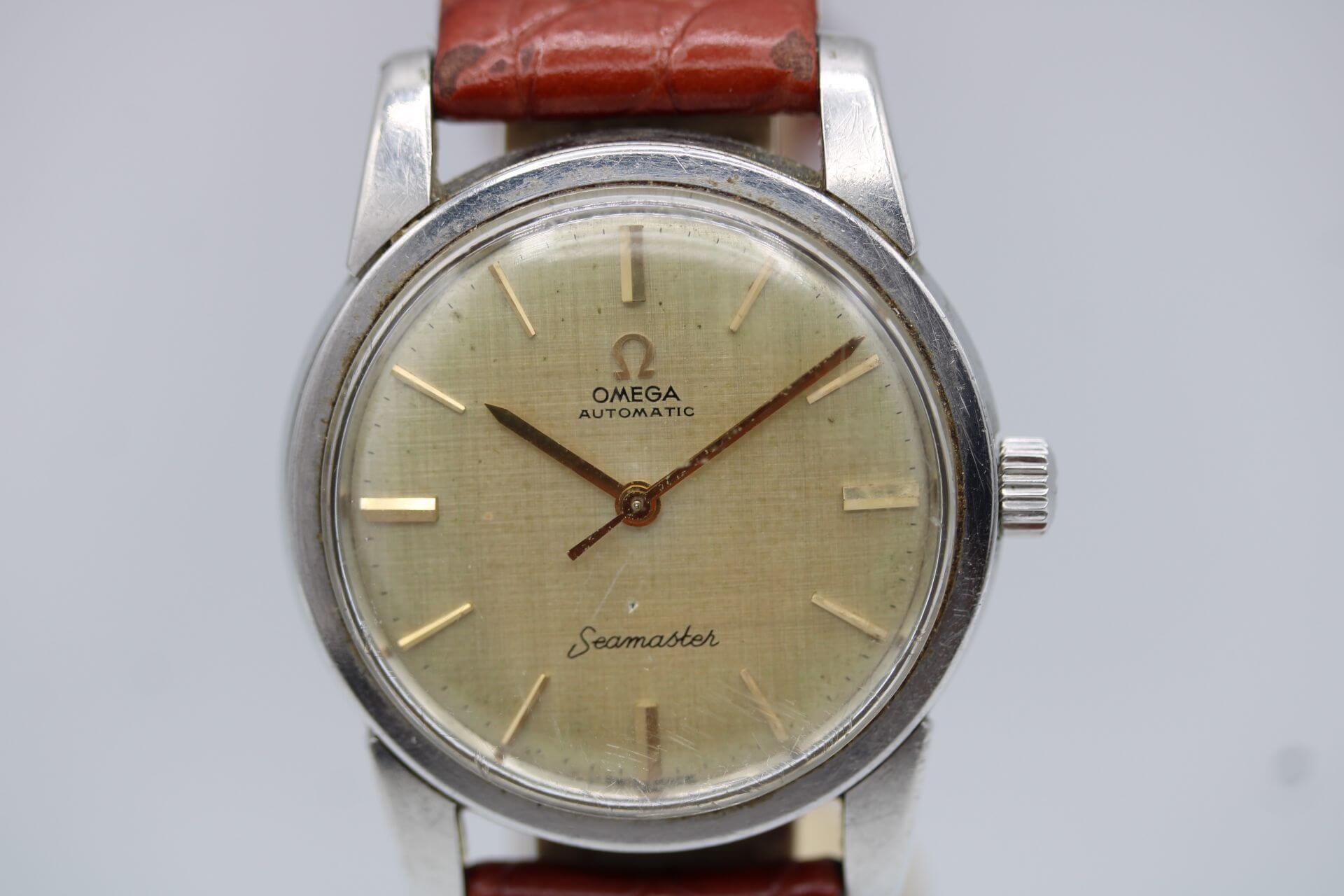 This Omega Seamster 14761 is all about the linin dial, yes it shows some marks and scratches, wear and tear but then again, it’s from the early 1960’s! Could be polished up however we see its value and beauty in the way it is but if you want us to