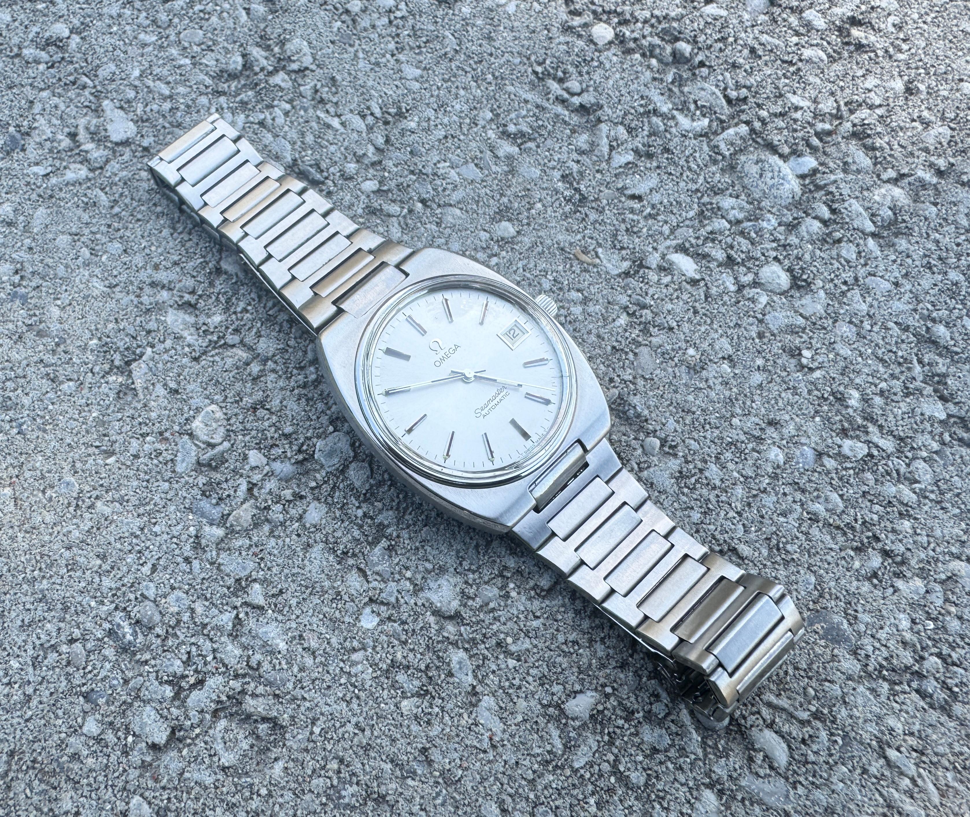 Marke : OMEGA

Modell: Seamaster

Referenznummer: 1660206

Land der Herstellung: Schweiz

Uhrwerk: Automatik

MATERIAL des Gehäuses: Rostfreier Stahl

Abmessungen: 35mm Durchmesser (ohne Krone)

Band Typ : Rostfreier Stahl

Bandzustand: In sehr