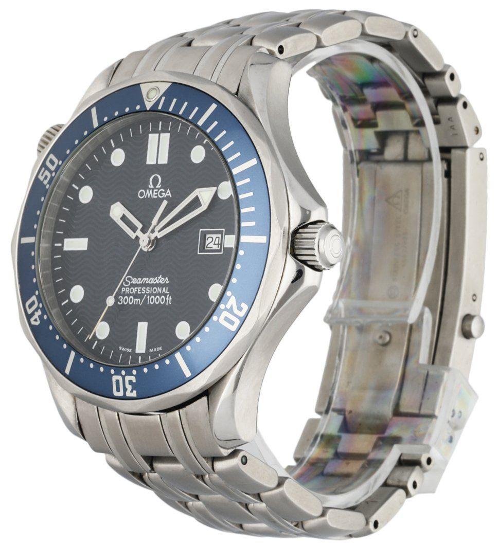 
Omega Seamaster Professional 2541.80.00 Men Watch. 41mm Stainless Steel case.Stainless Steel Unidirectional bezel. Blue dial with Luminous Steel hands and dot hour markers. Minute markers on the outer dial. Date display at the 3 o'clock position.