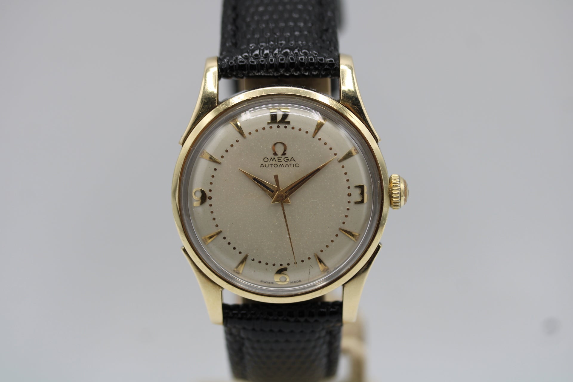 Un auténtico Omega Seamaster Vintage en todos los sentidos de la palabra.

El Omega Seamaster 2635-2 vintage funciona con el legendario movimiento automático calibre 354. Éste funciona a +15 segundos por día con una amplitud saludable, lo cual es
