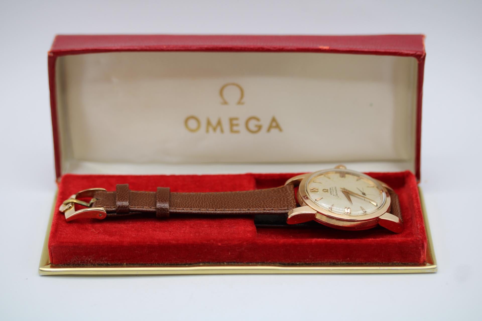 A true Vintage Omega Seamaster in every sense of the word. This Vintage Seamaster is dated from 1956, accompanied with its original box, however more importantly this Seamaster is in exceptional working order running at about +/- 6/7 seconds per