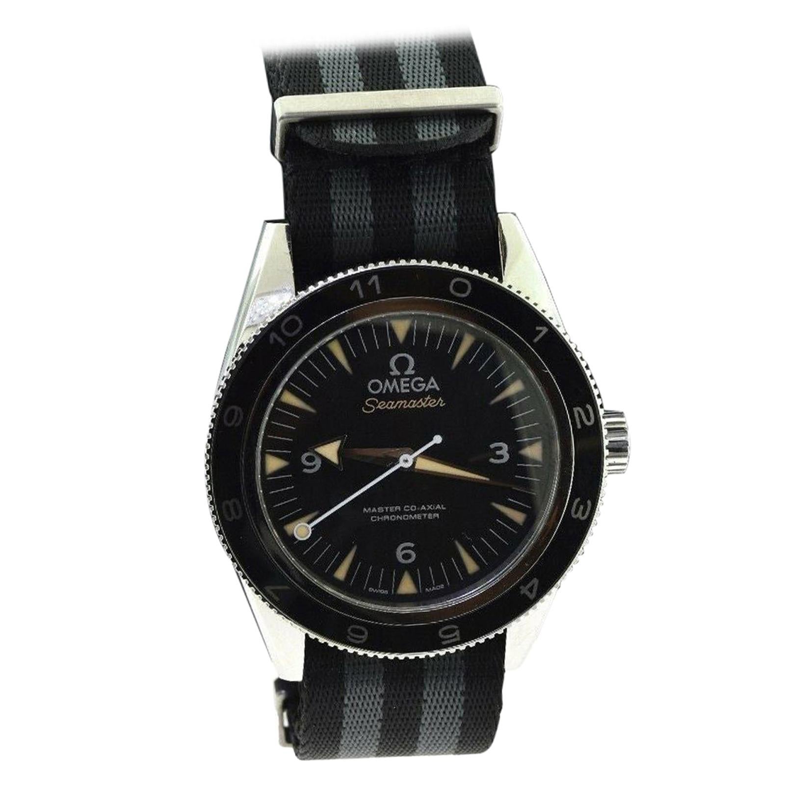 How can I spot a fake Omega Seamaster 007?