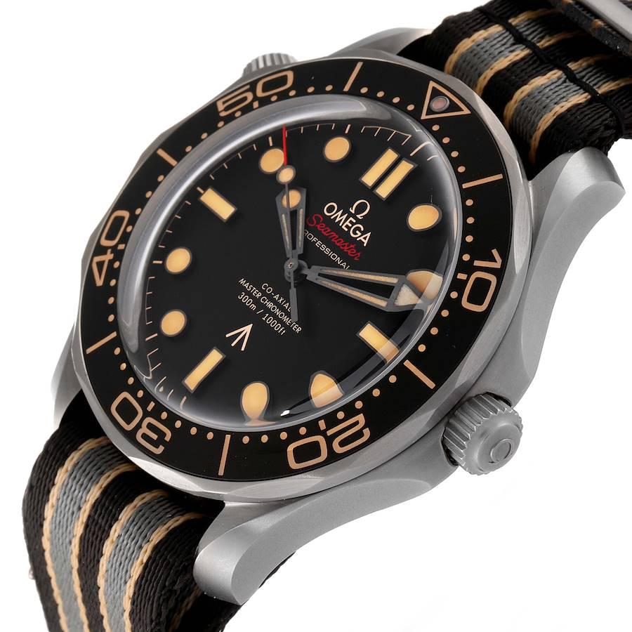 Omega Montre Seamaster 300M 007 Edition en titane 210.92.42.20.01.001 non portée en vente 1